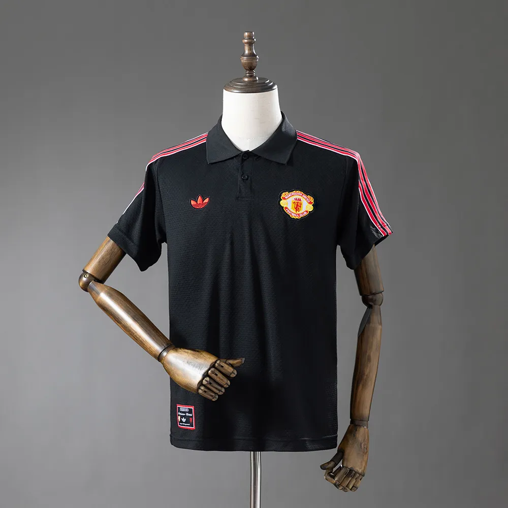 M-U 25/26 POLO - Black — 1/2