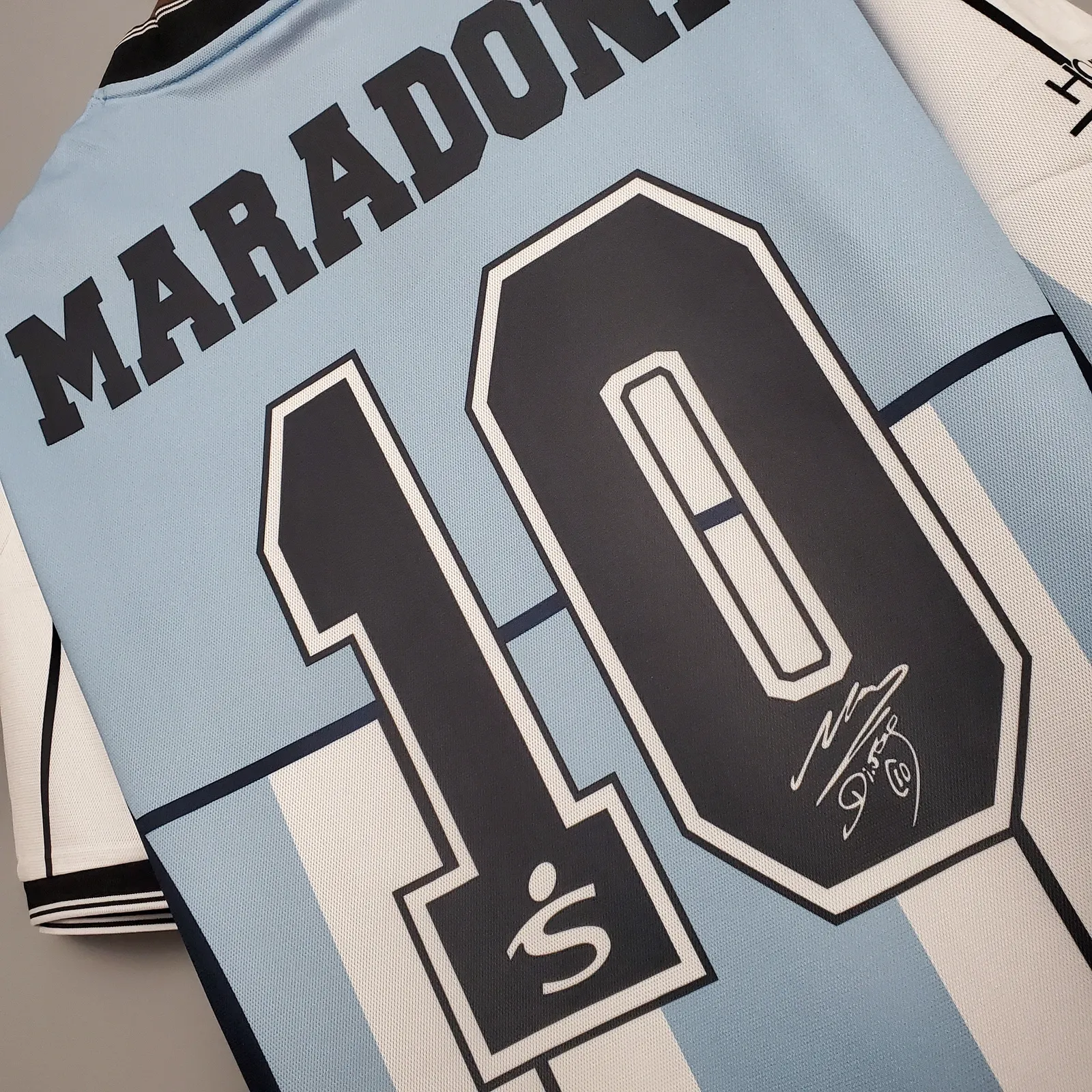 Retro 2001 Argentina Maradona #10 Commemorative Edition — 1/2