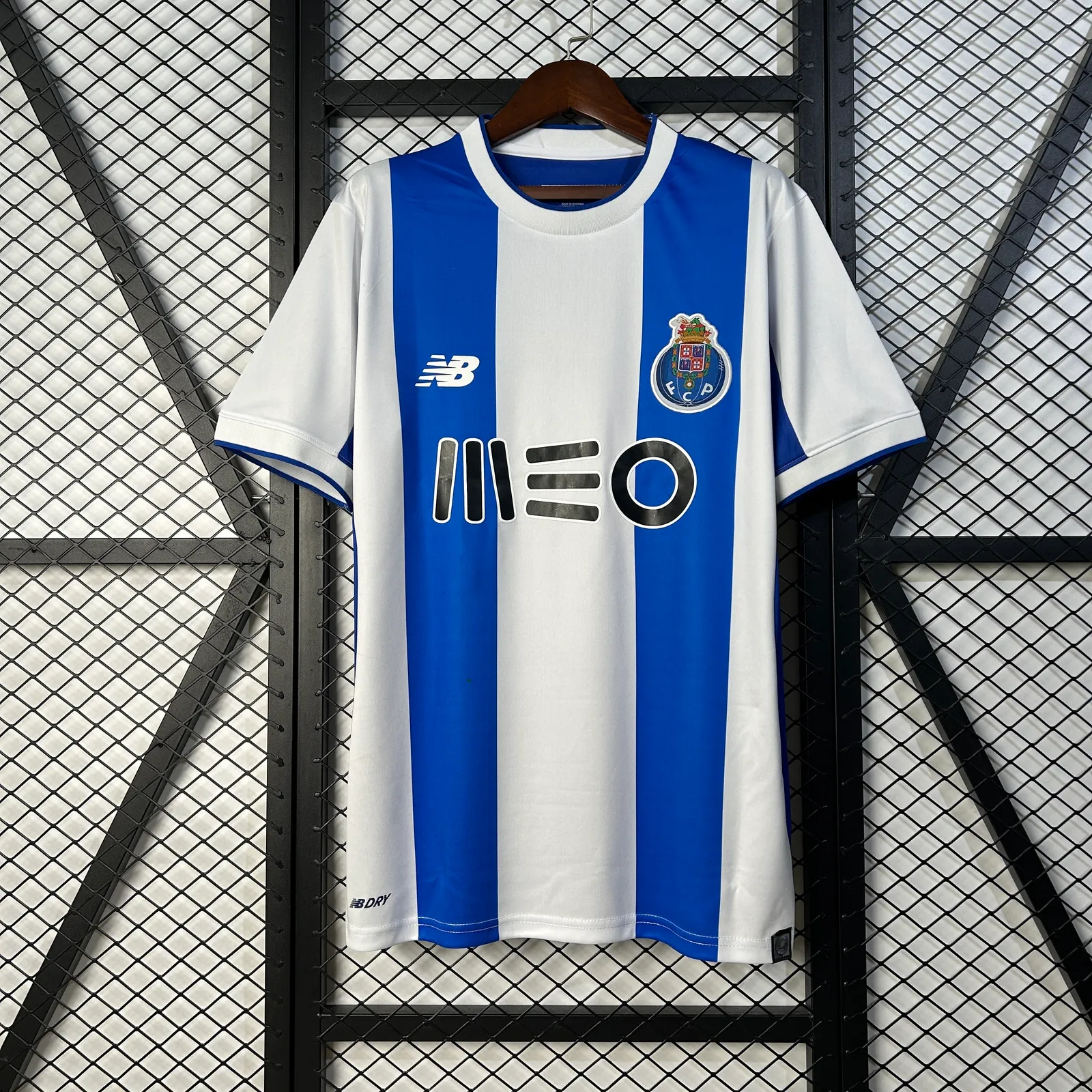 Retro 17/18 Porto Home — 2/2