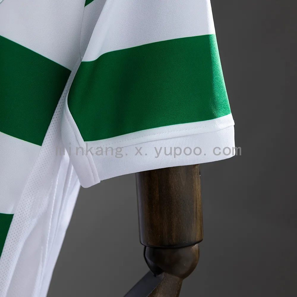 25/26 woman Sporting Lisbon home — 1/2