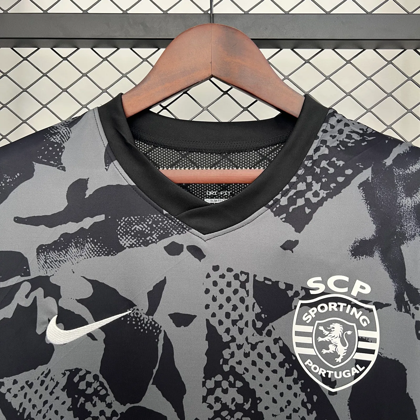 25/26 Sporting Lisbon Training Jersey