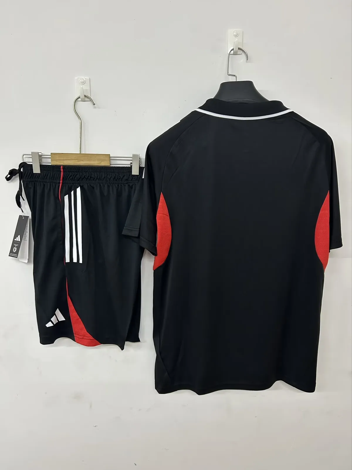 25/26 POLO Benfica training suit black — 1/2