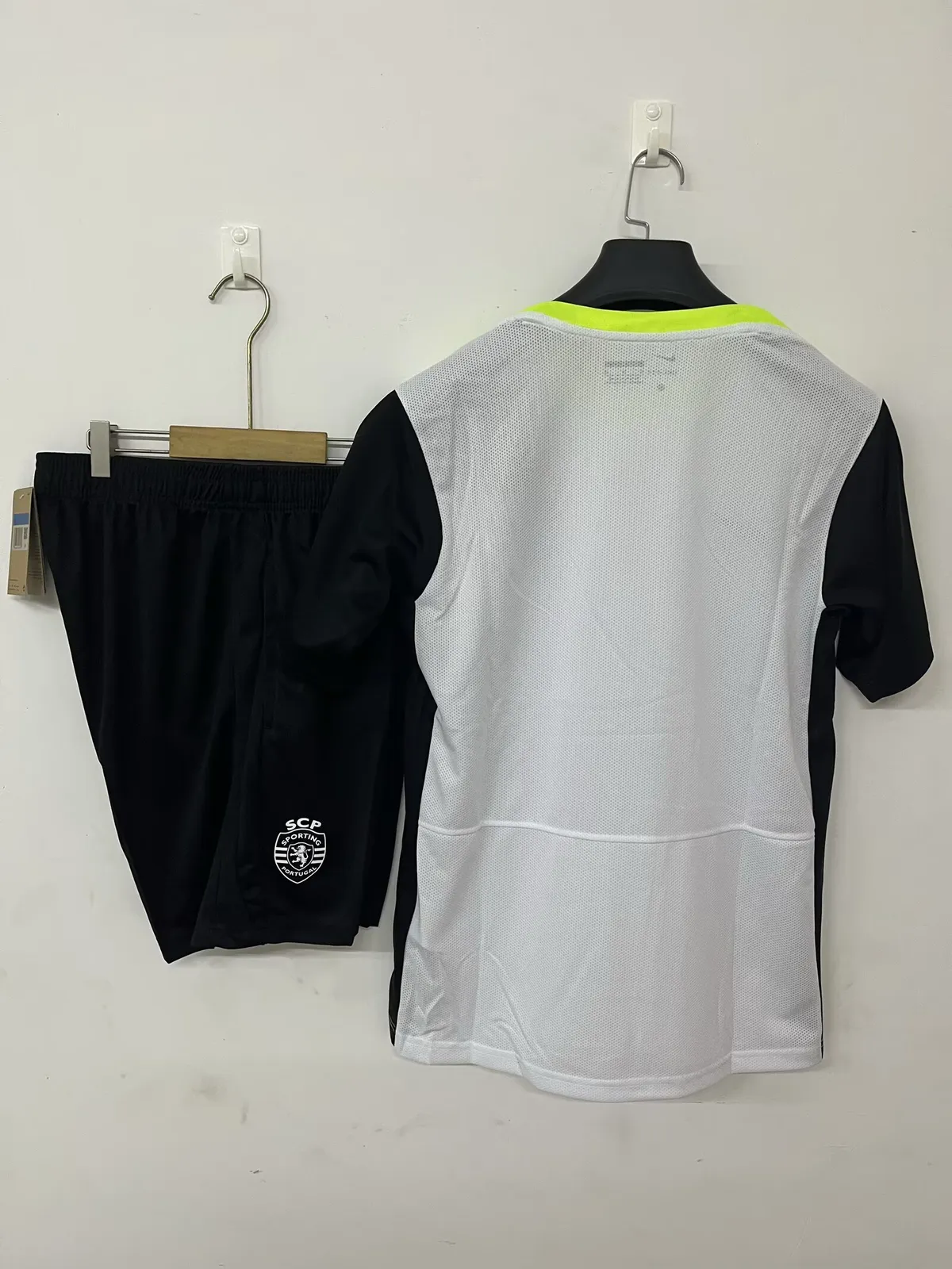 25/26 Lisbon pre-match training suit off-white