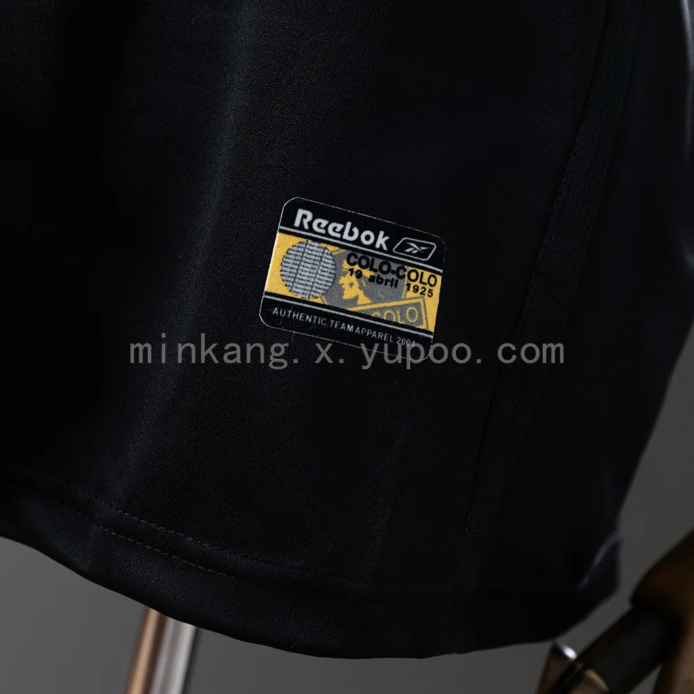 Colo Colo 2004 Away Retro Jersey — 1/2