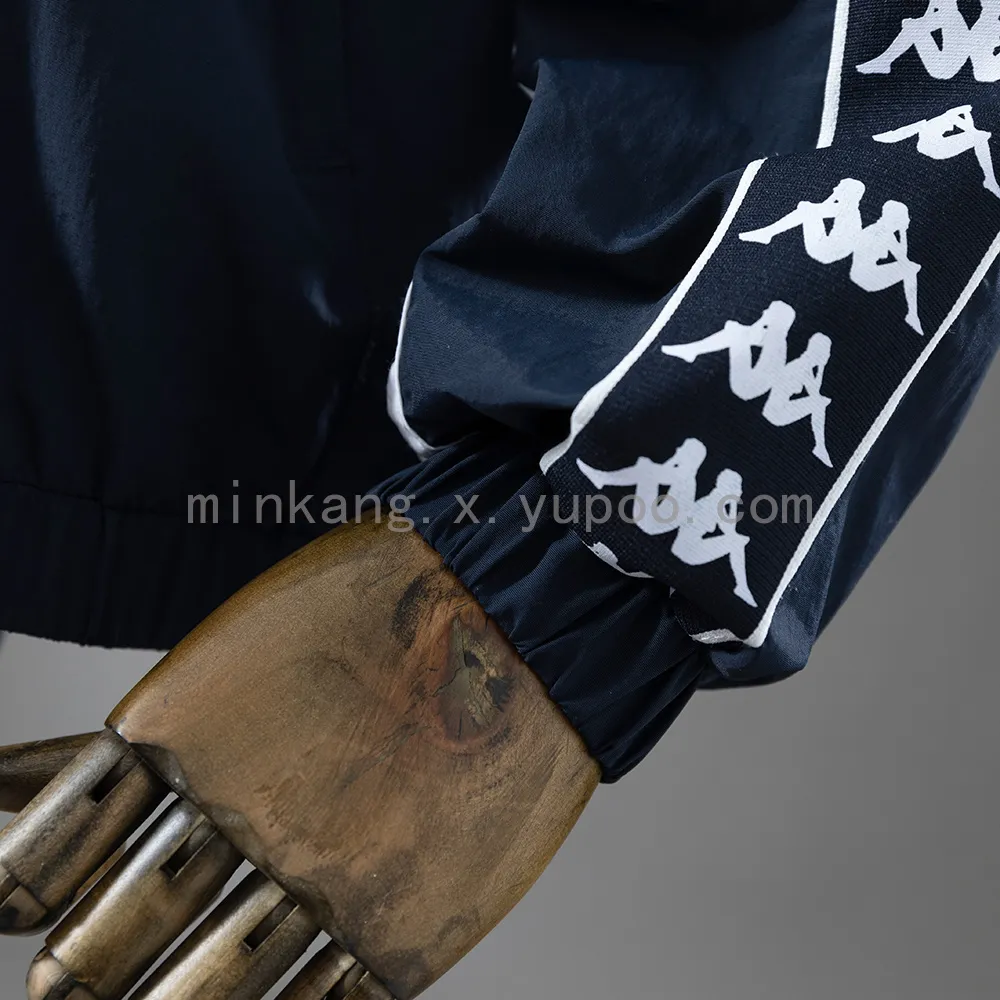 25/26 M-U Windbreaker — 2/2
