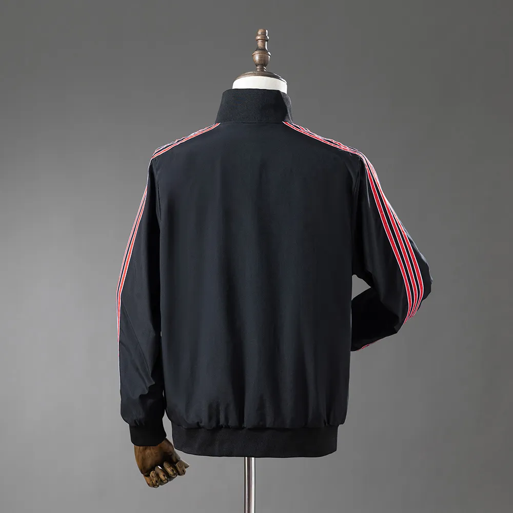 M-U Retro Windbreaker - Black — 2/2