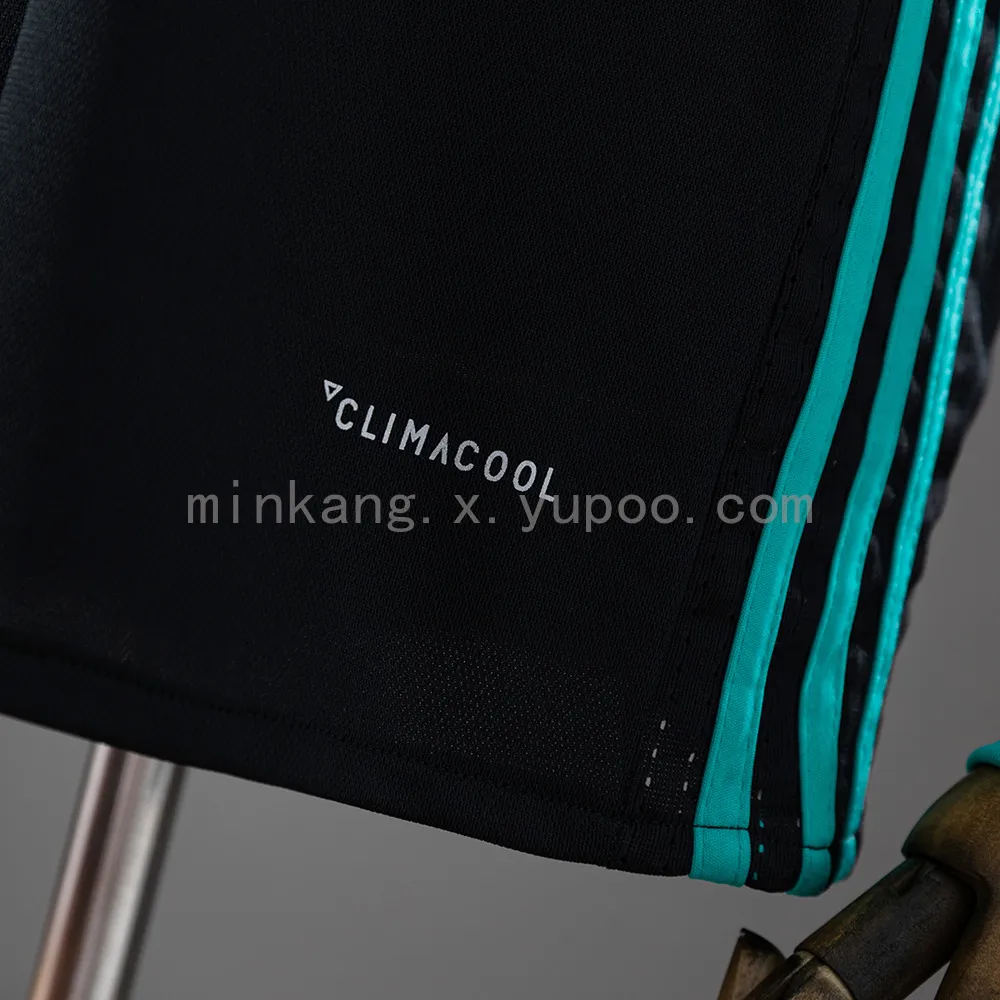 Retro Real Madrid 17/18 Away Long Sleeve — 1/2