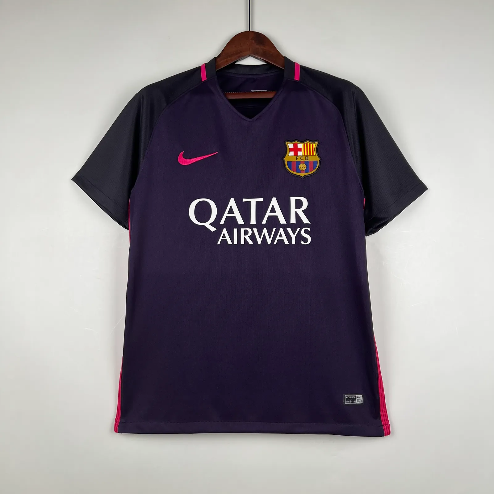 Retro Barcelona 16/17 Away