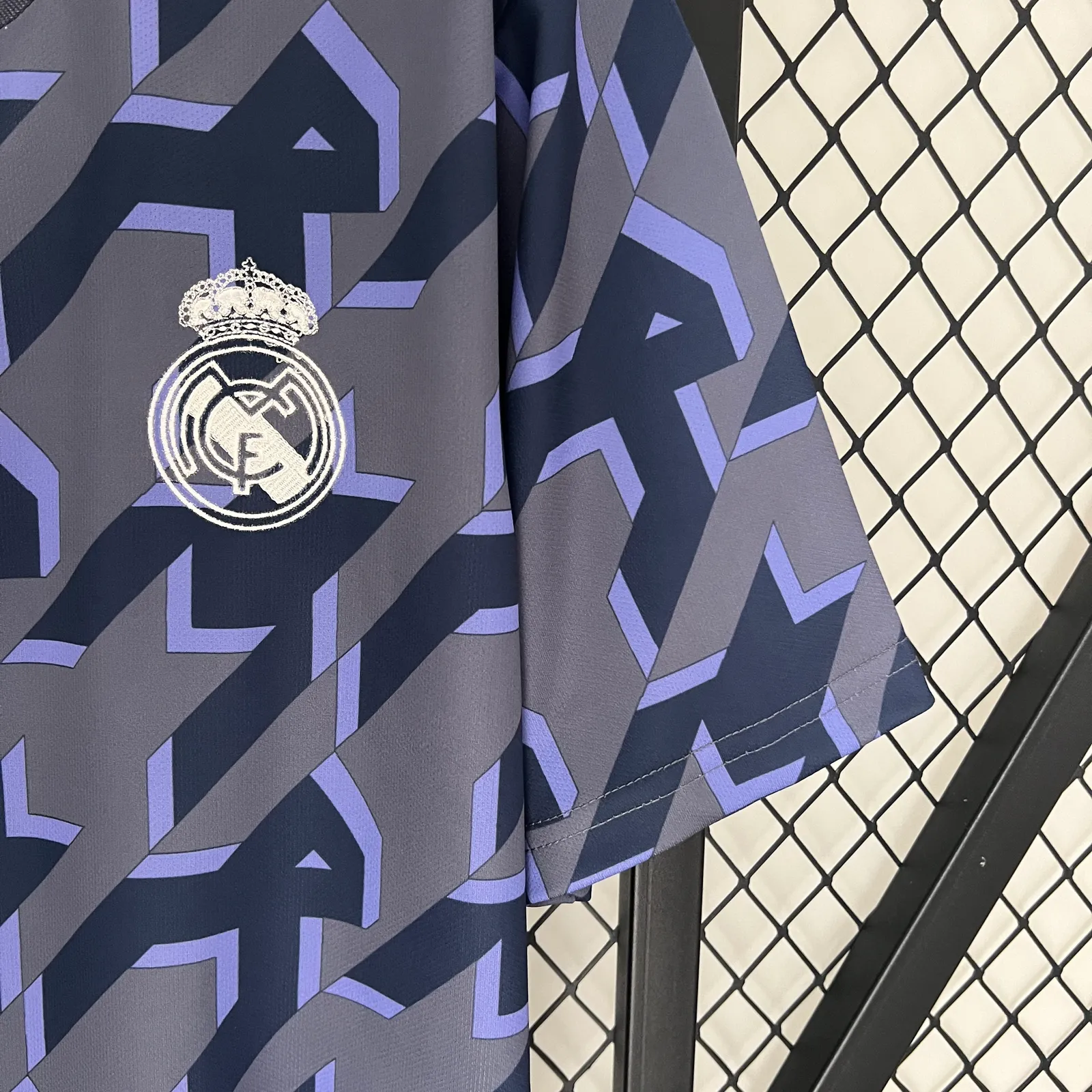 24/25 Real Madrid training uniform — 1/2