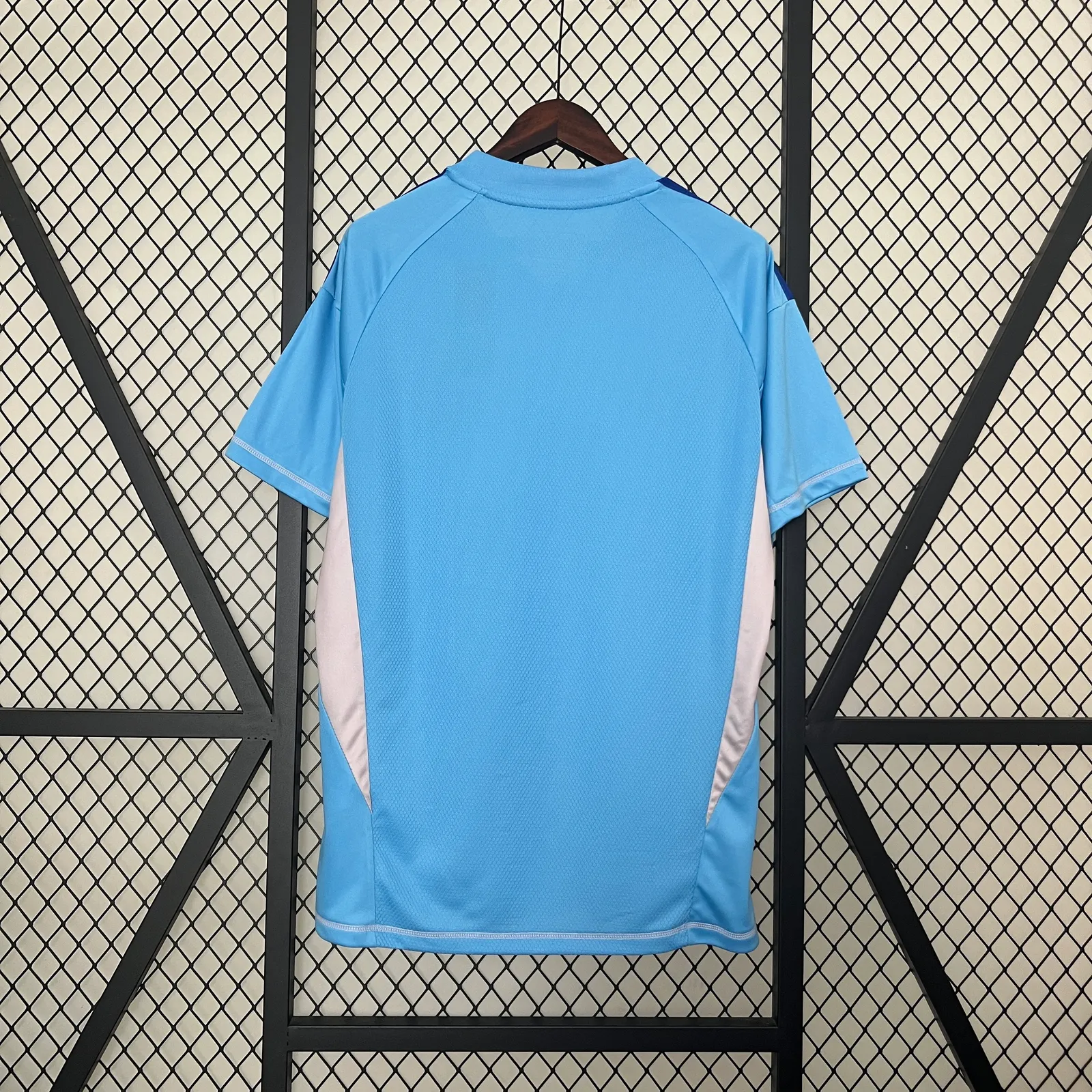 24/25 Real Madrid Goalkeeper Blue — 2/2