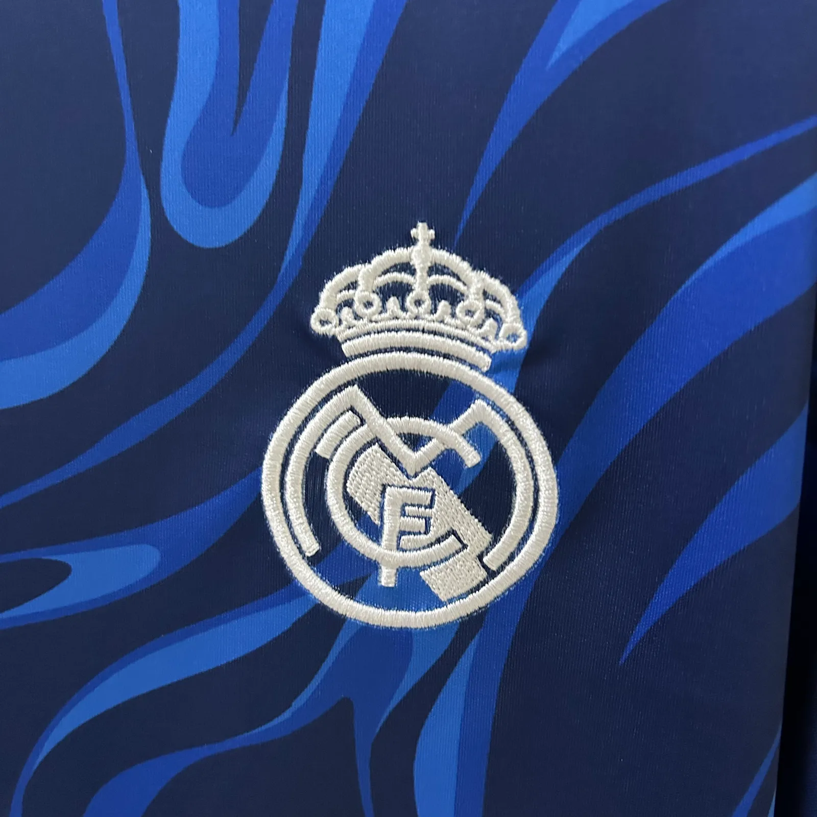 25/26 Real Madrid training uniform — 2/2