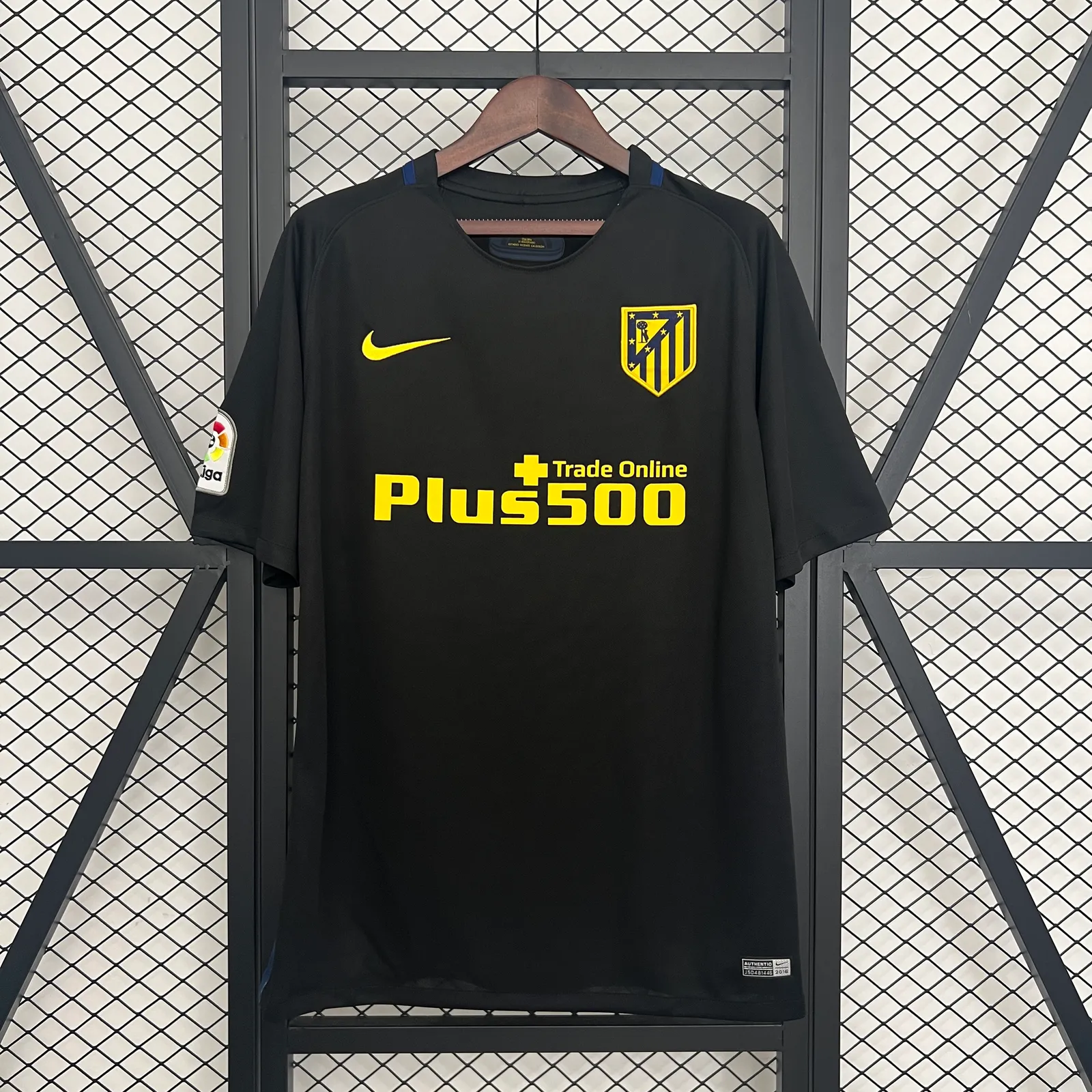 Retro Atletico Madrid 16/17 Away — 1/2