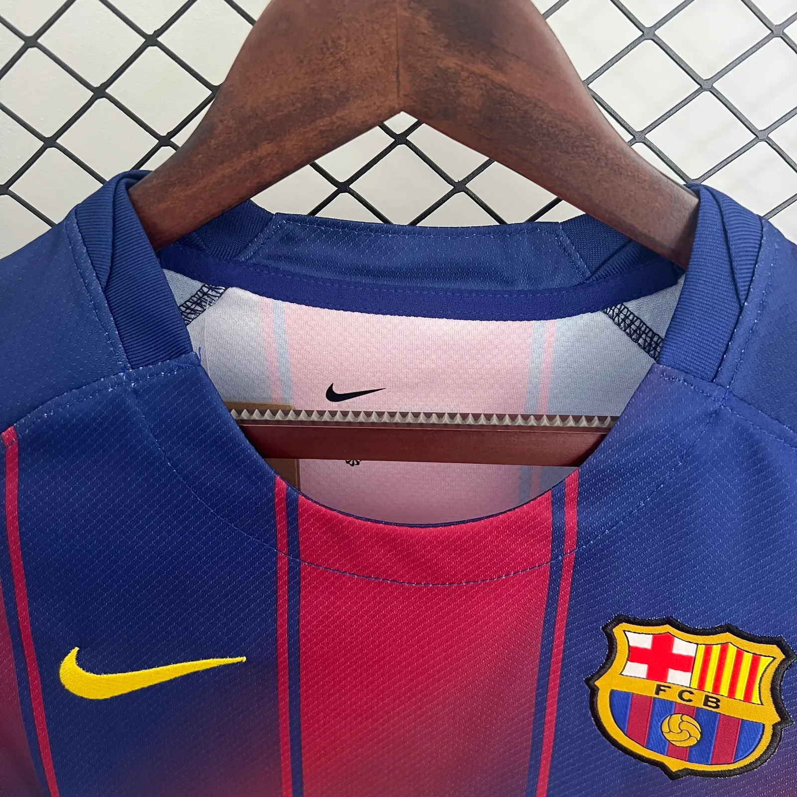 25/26 Women's Barcelona Home — 2/2