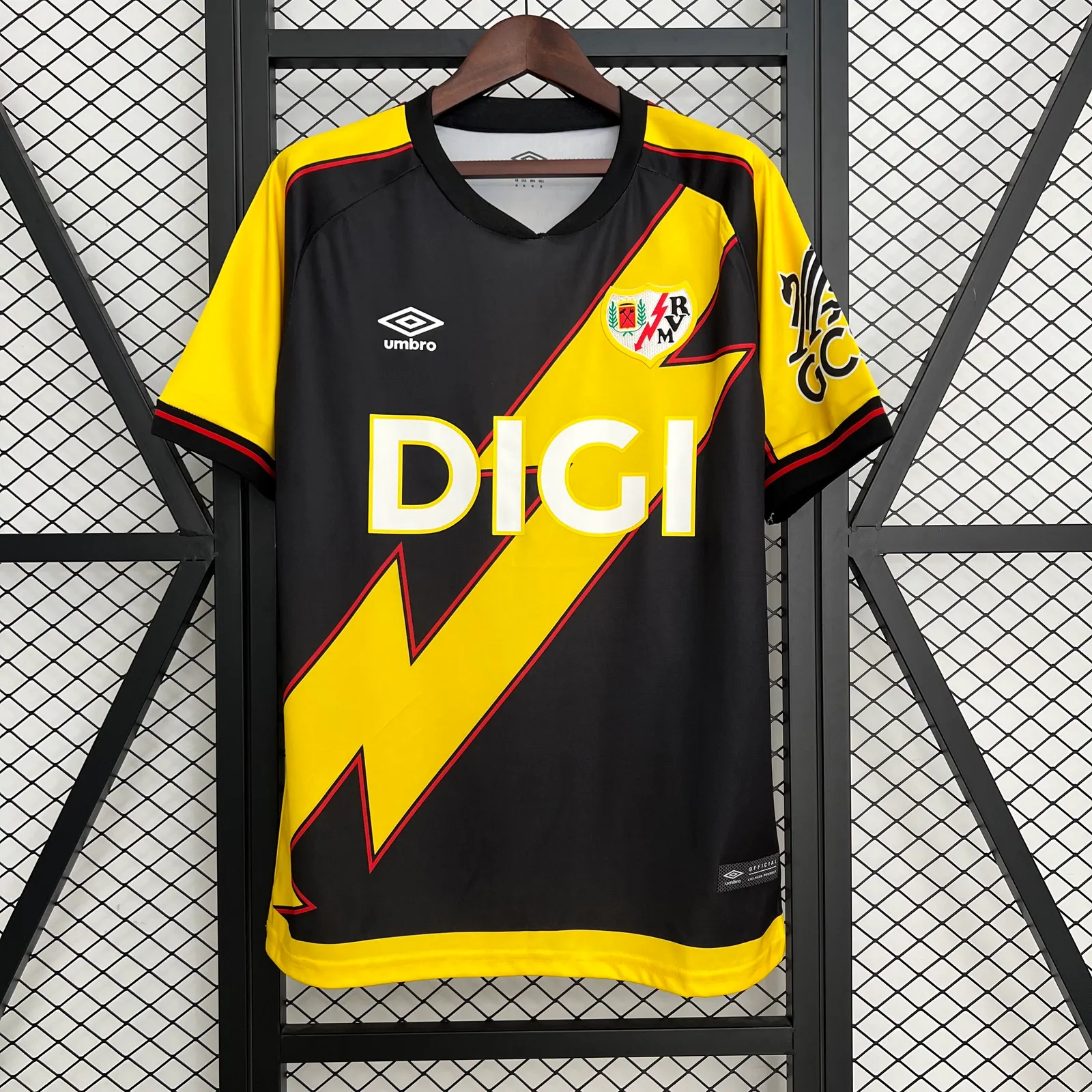 25/26 Rayo Vallecano Third Away