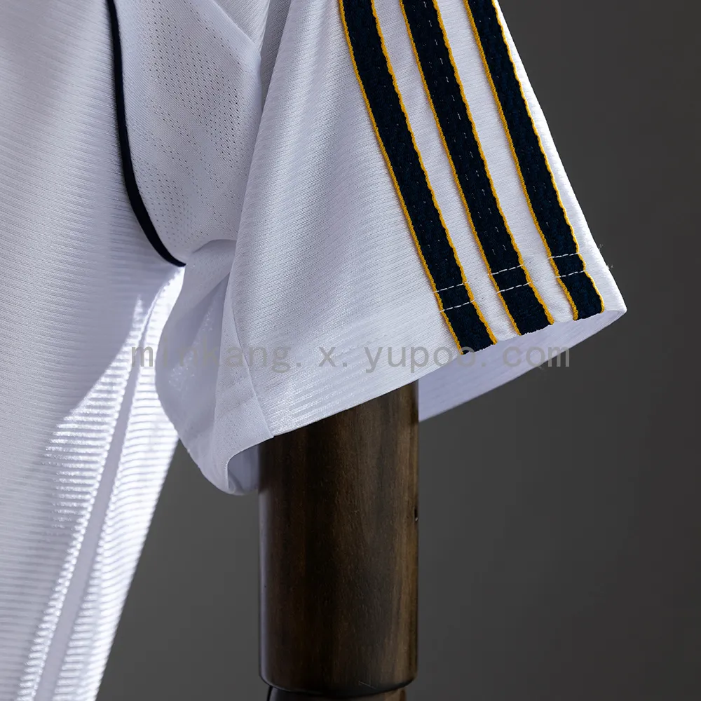 Retro Real Madrid 98/00 home — 1/2