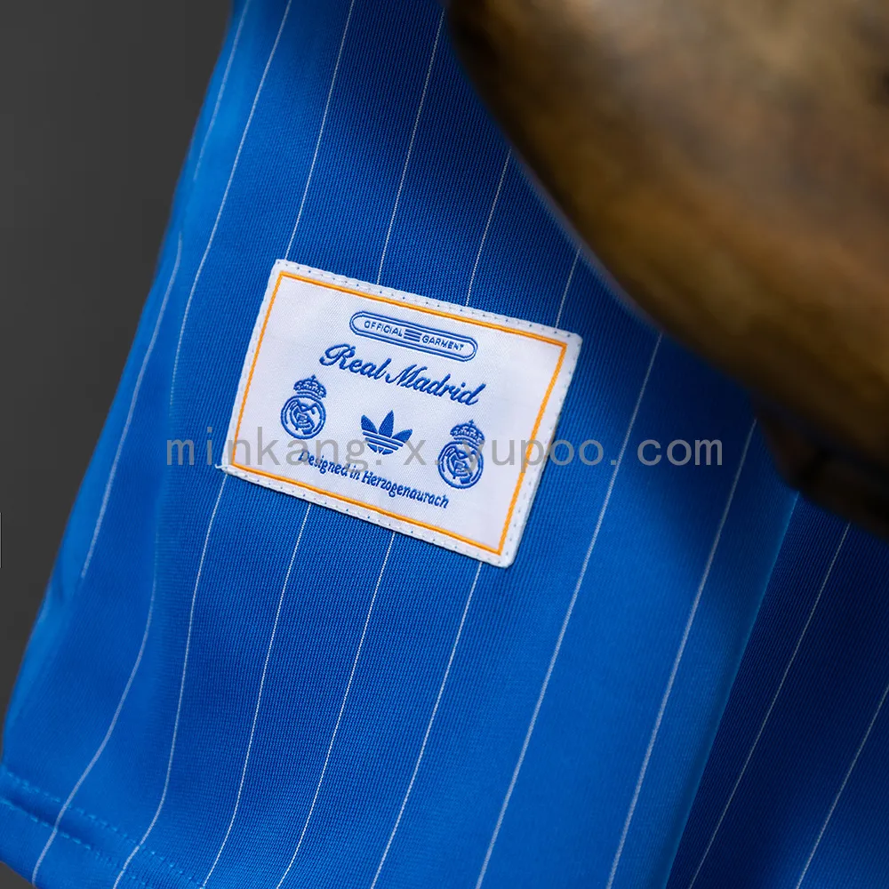 Real Madrid 25/26 Retro Style - Blue Jersey
