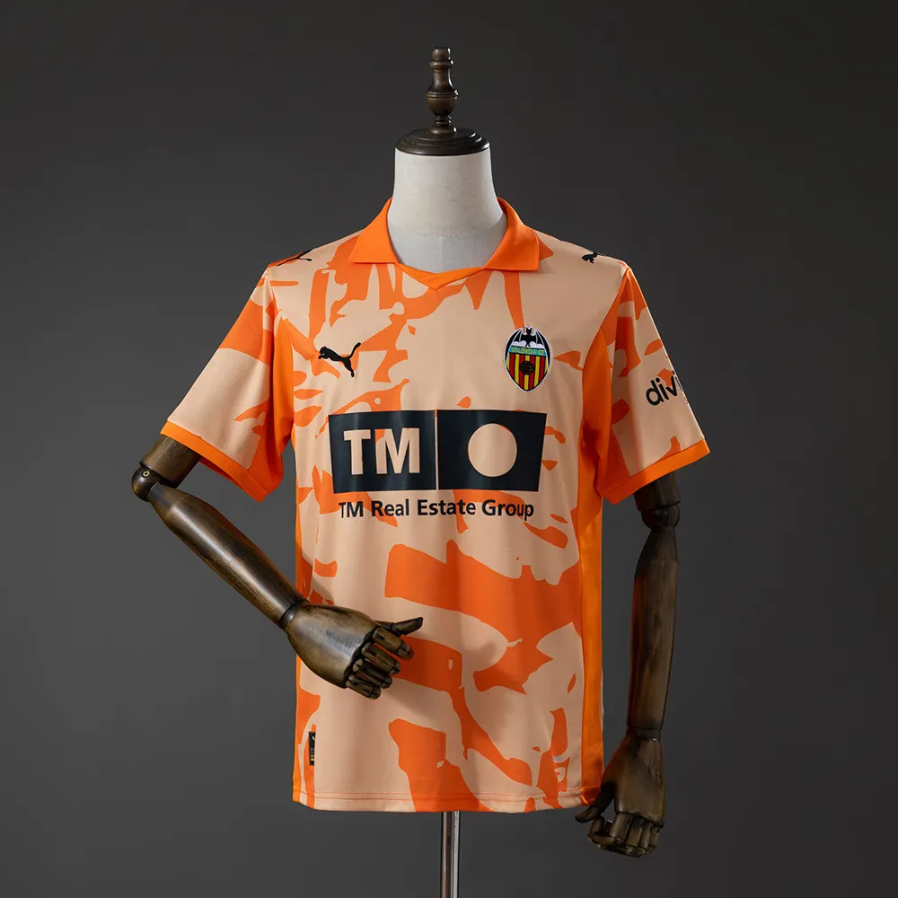 Valencia 25/26 Retro Style Jersey — 1/2