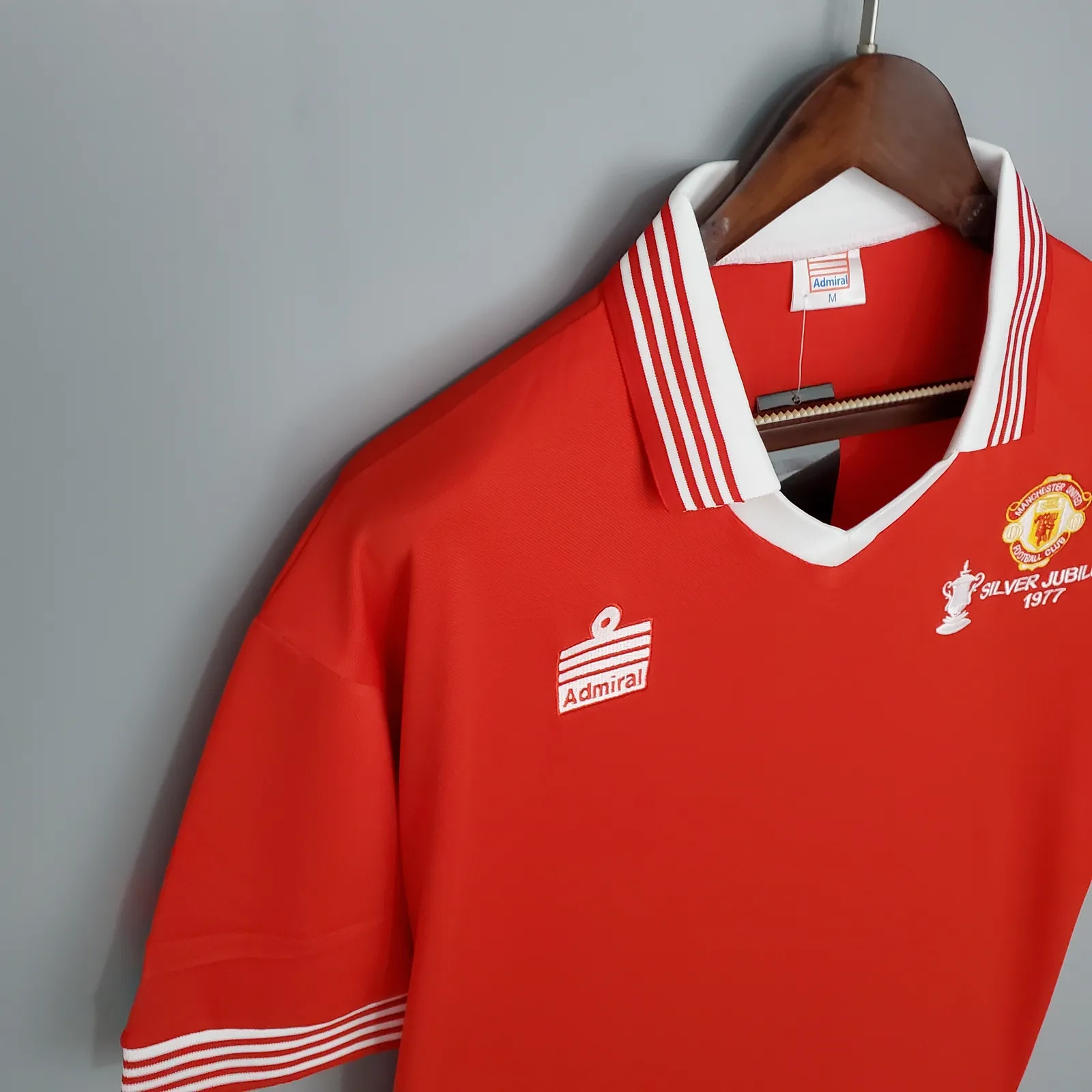 Retro M-U 1977 home — 2/2