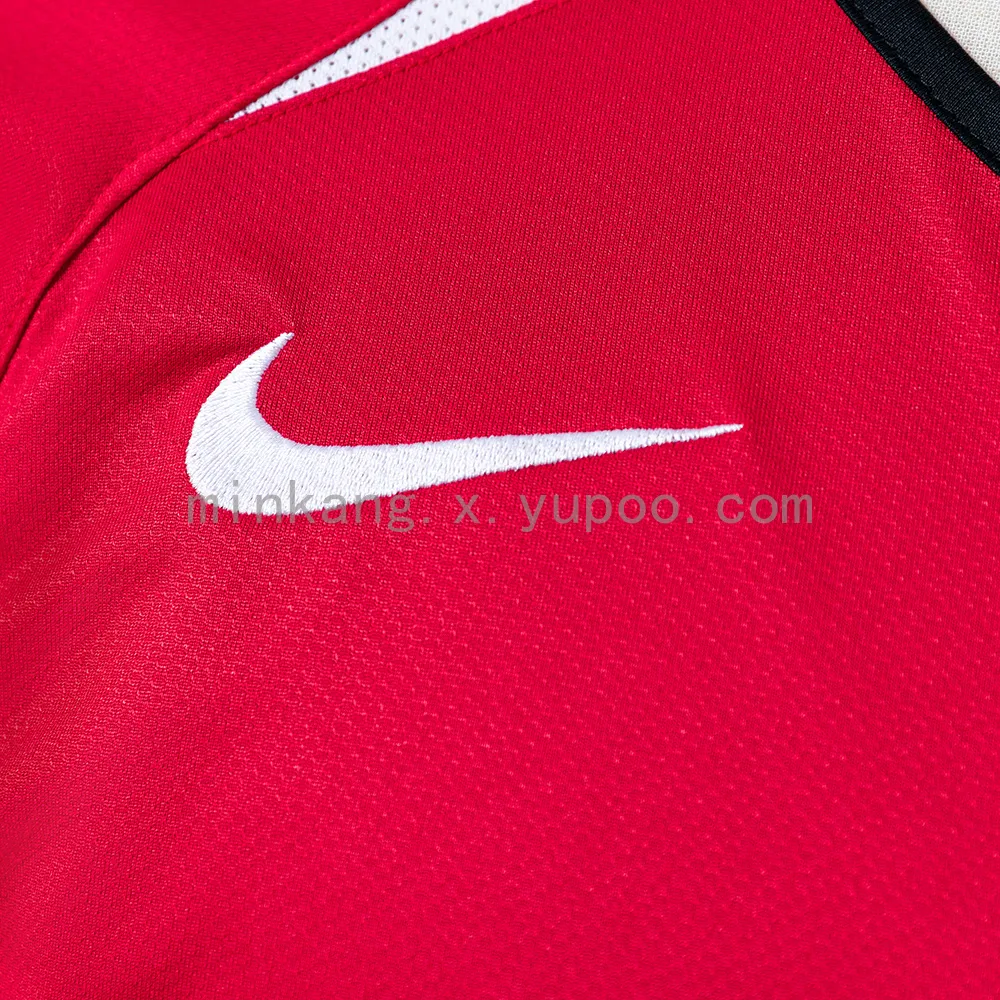 Retro M-U 04/06 home — 2/2