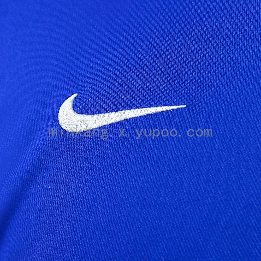 Retro M-U 02/04 away — 2/2