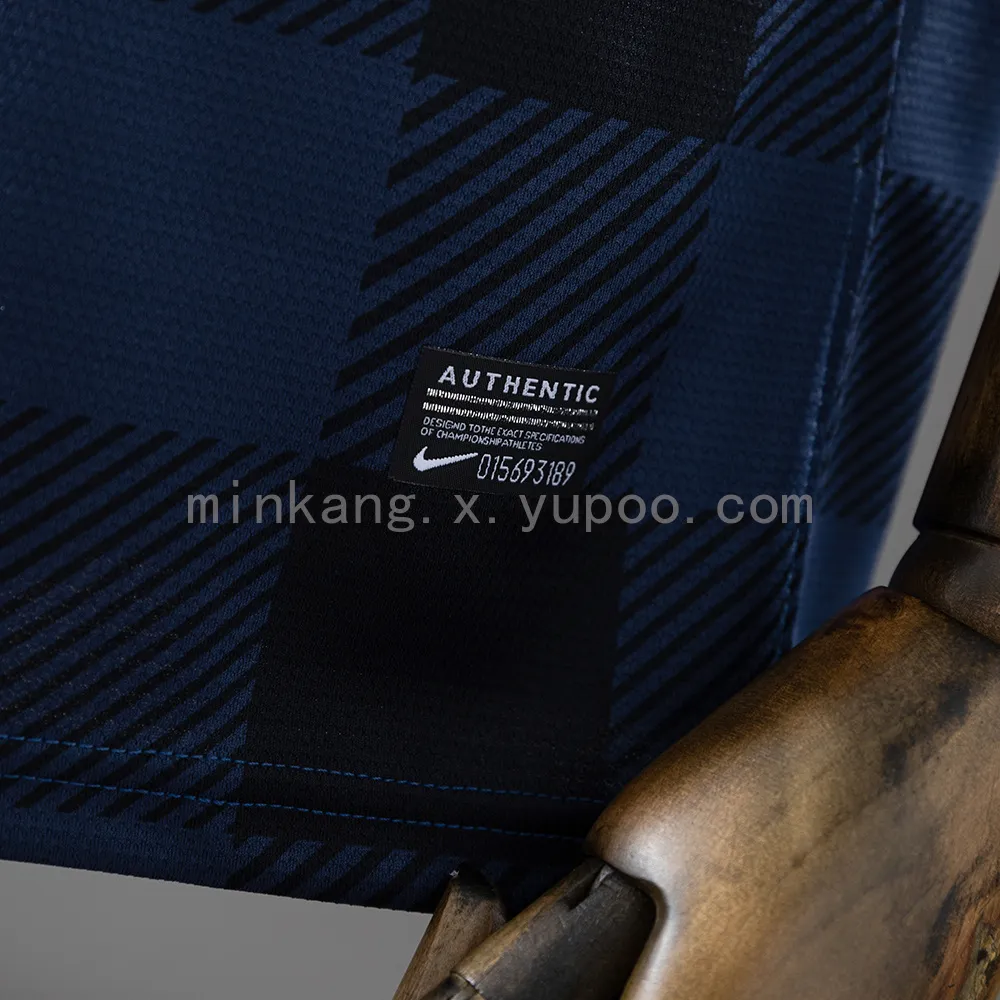 Retro 13/14 M-U third away