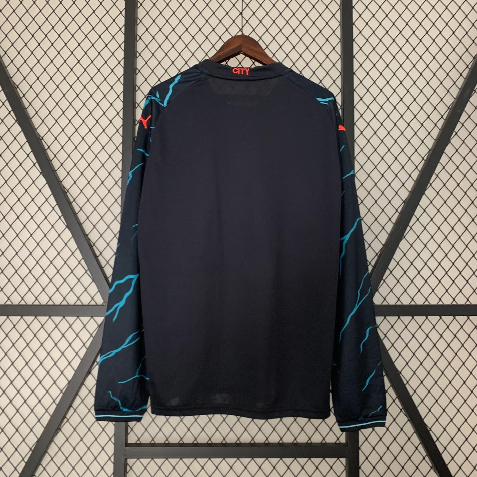 23/24 Long sleeve Manchester City third away — 2/2