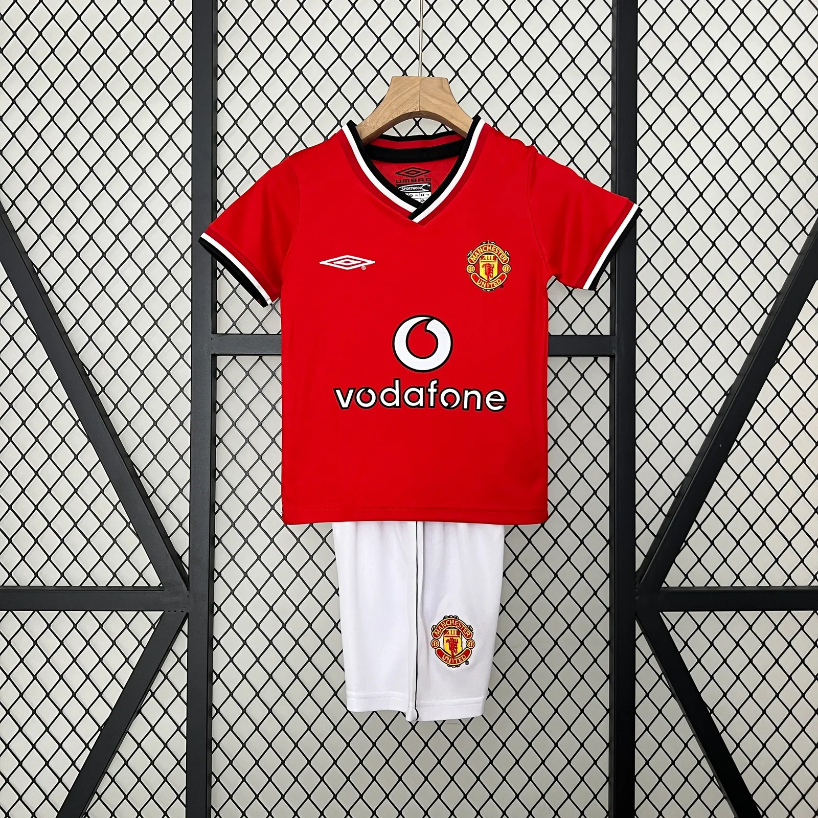 kids M-U 00/01 home size: 16-28 — 2/2