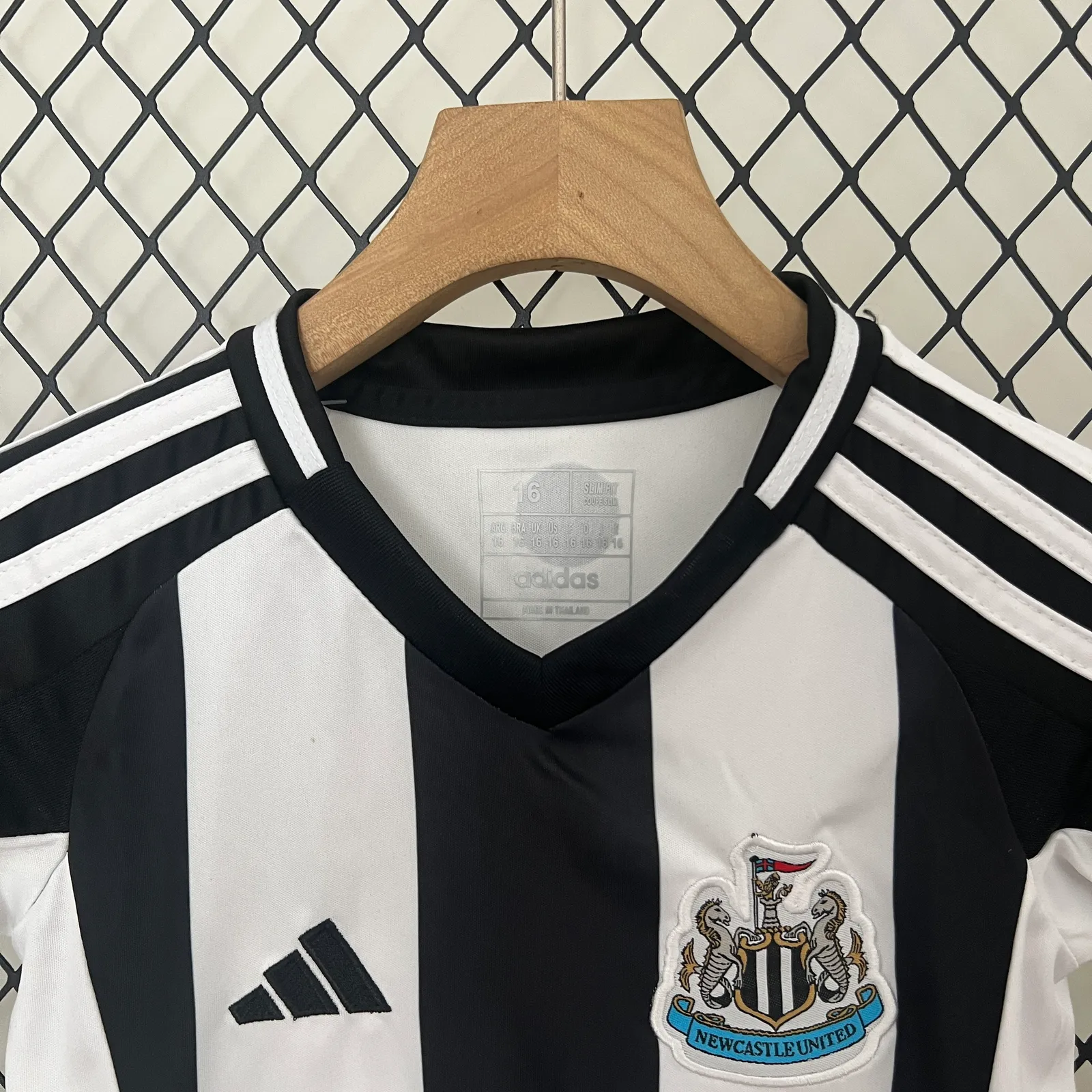24/25 Kids Newcastle United Home Size: 16-28 — 2/2