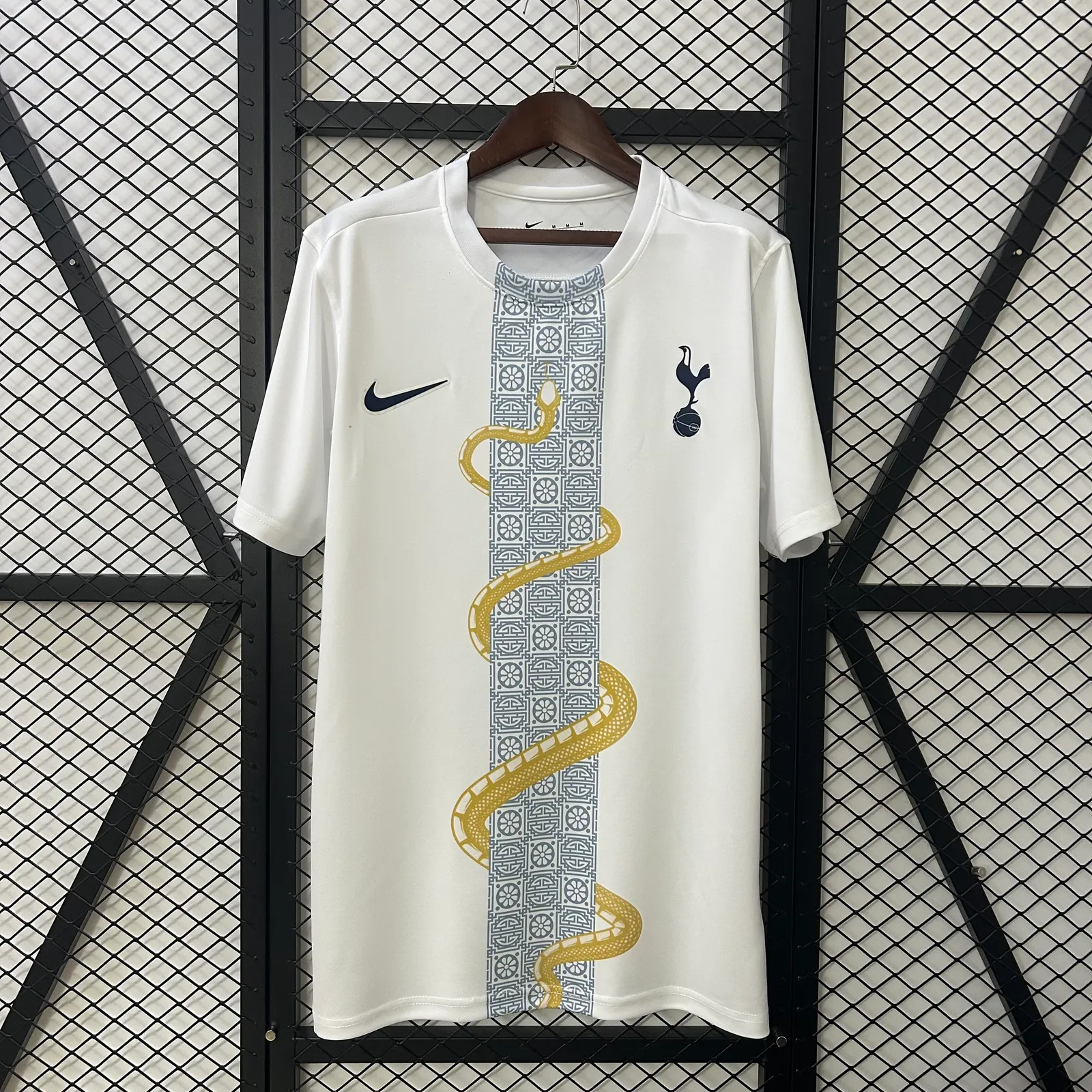 25/26 Tottenham Pre-match clothing — 1/2