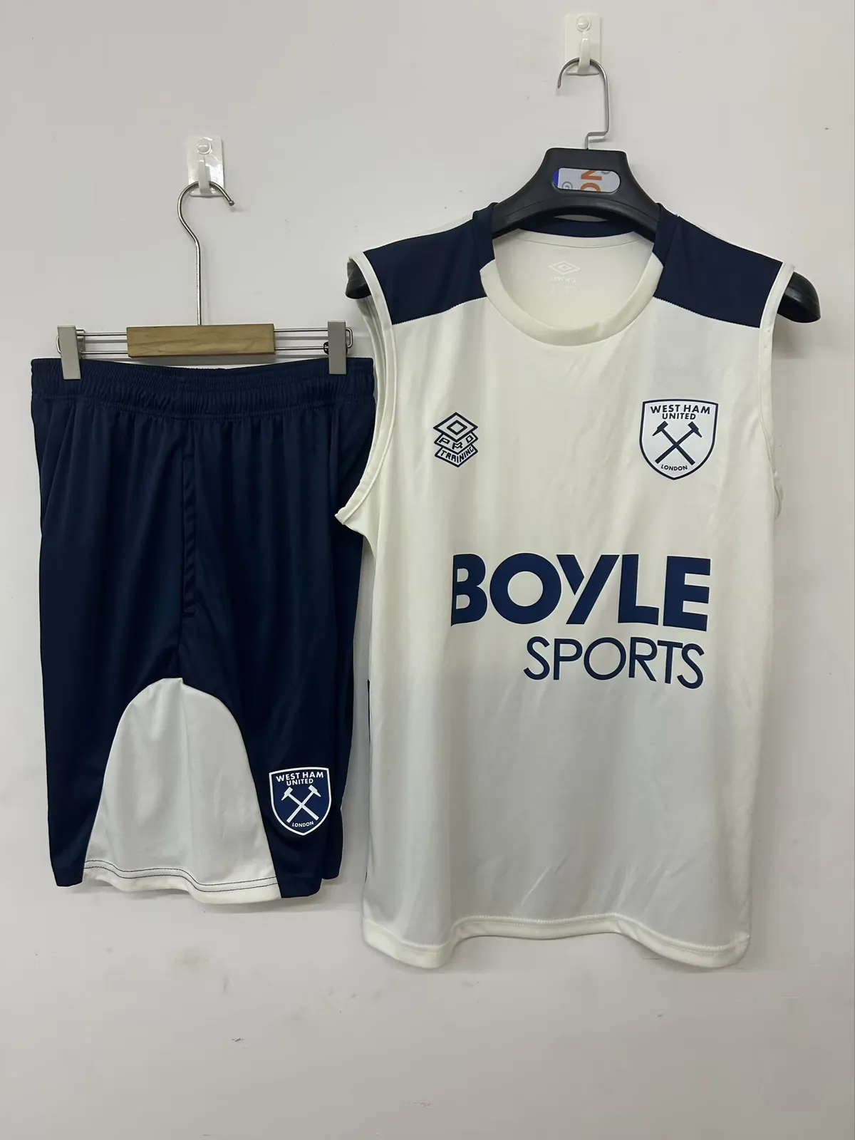 25/26 West Ham United training beige