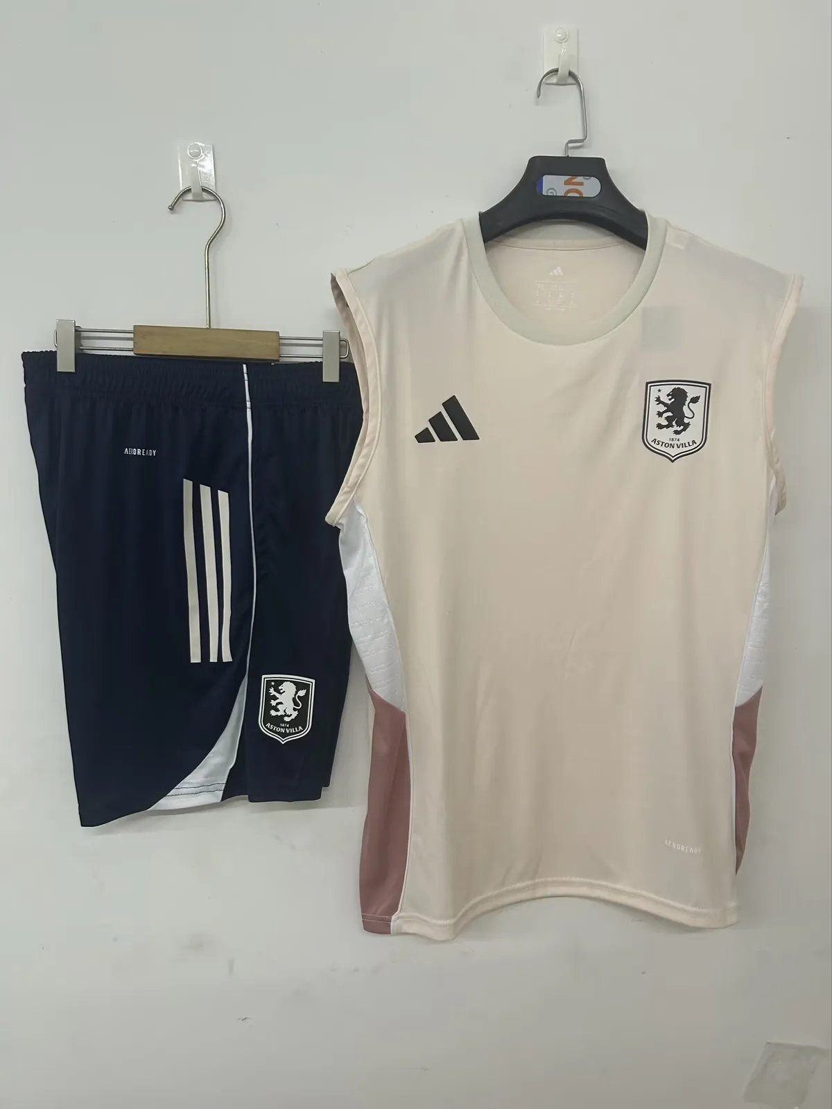 25/26 Aston Villa training suit pink