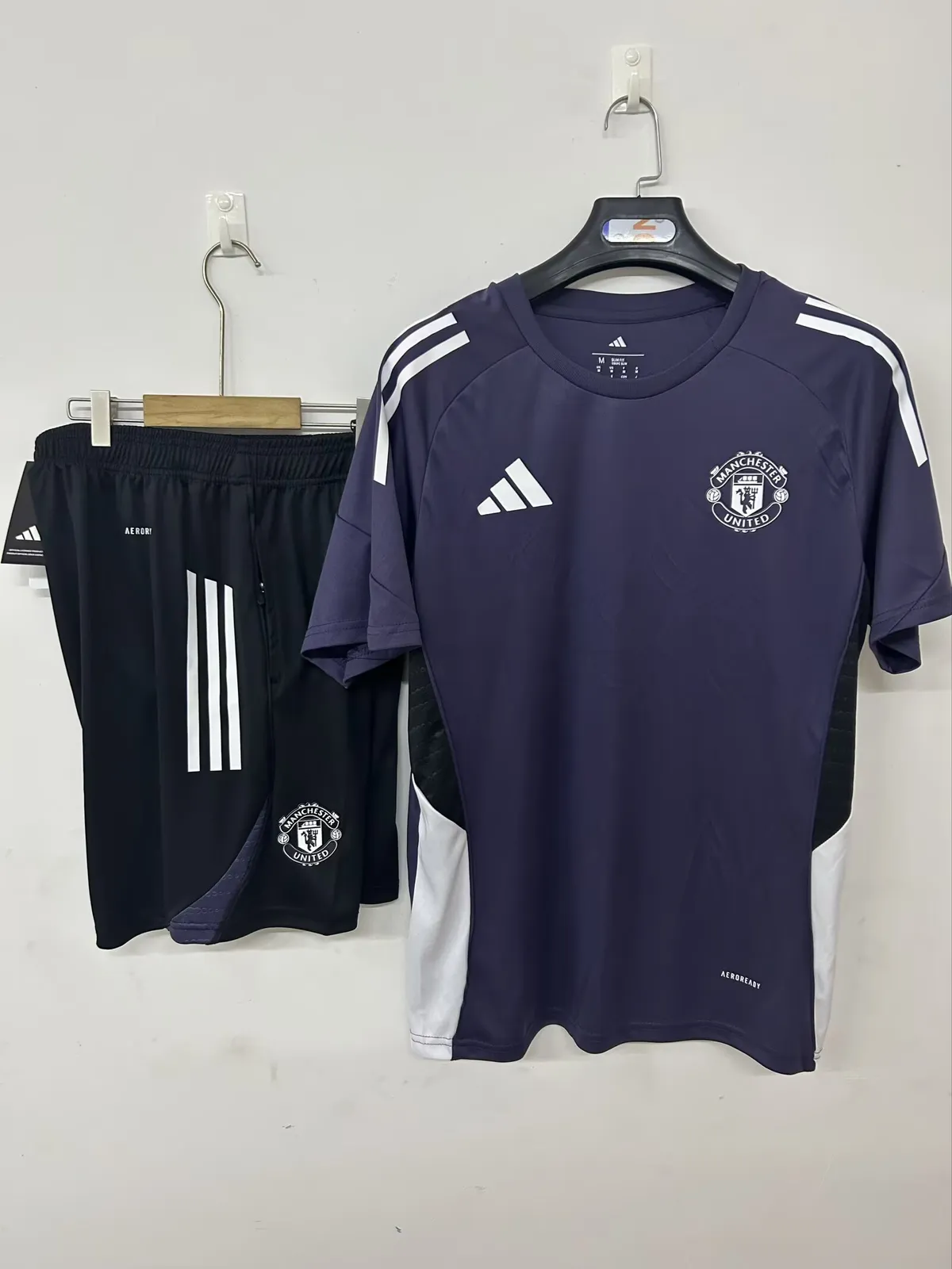 25/26 M-U Training Suit Purple — 2/2
