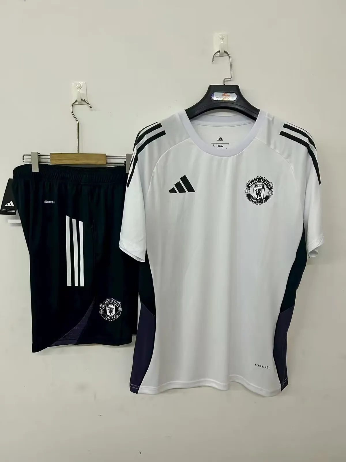 25/26 M-U Training Suit White — 2/2