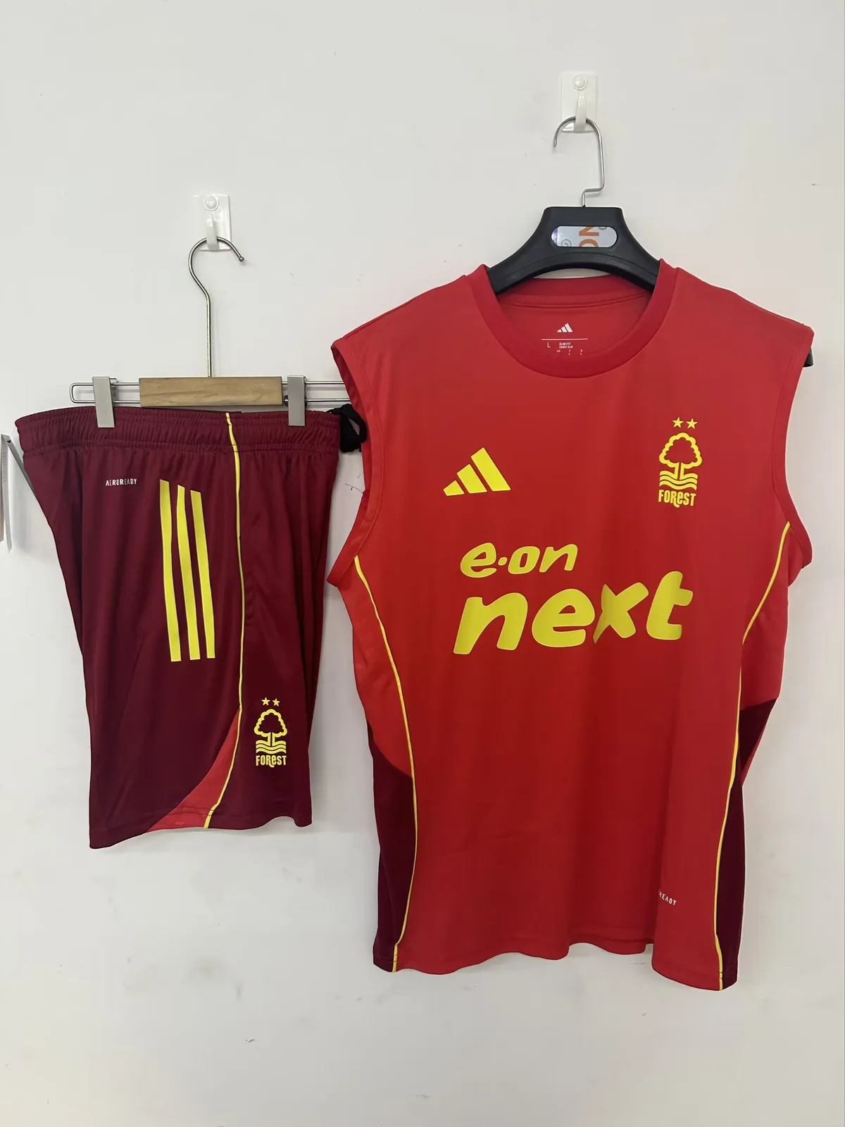 25/26 Nottingham Forest training jersey red — 2/2