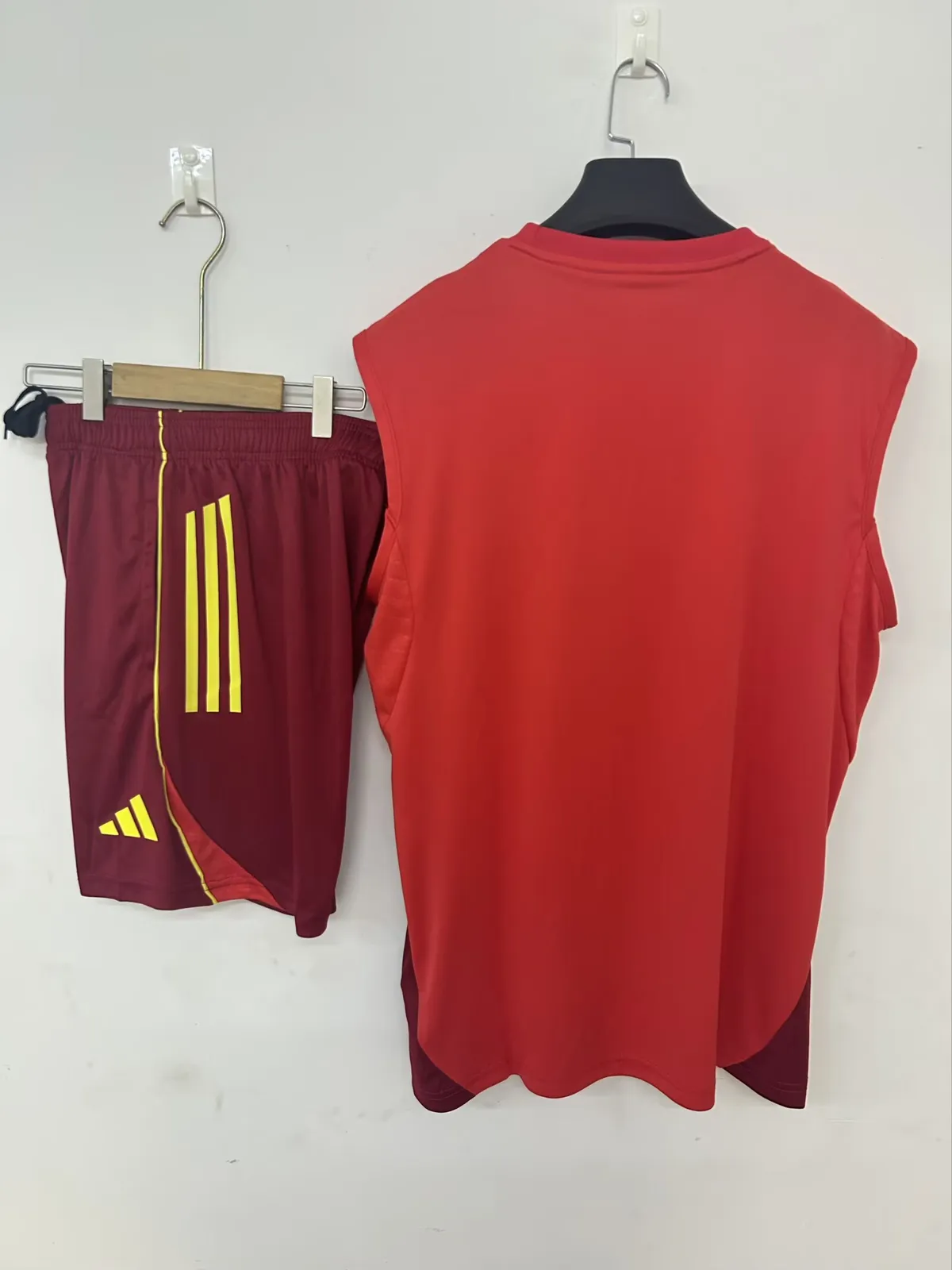 25/26 Nottingham Forest training jersey red