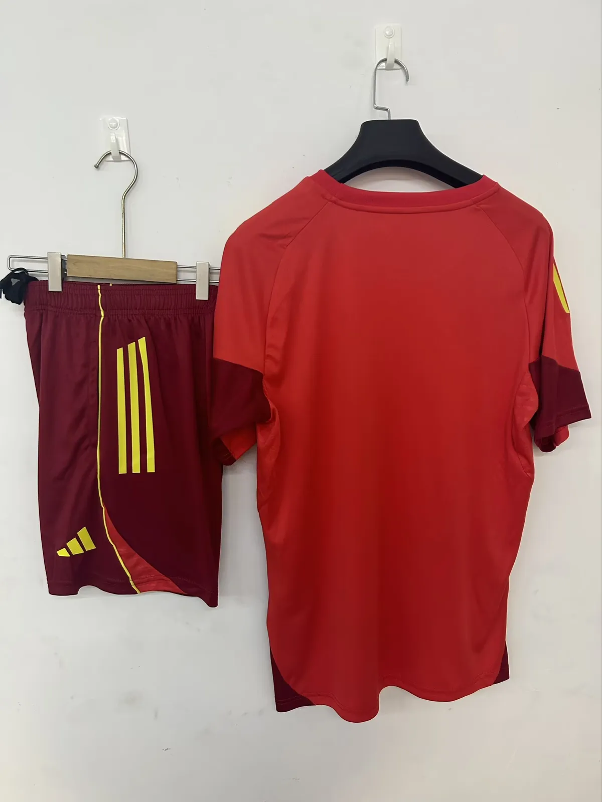 25/26 Nottingham Forest training jersey red