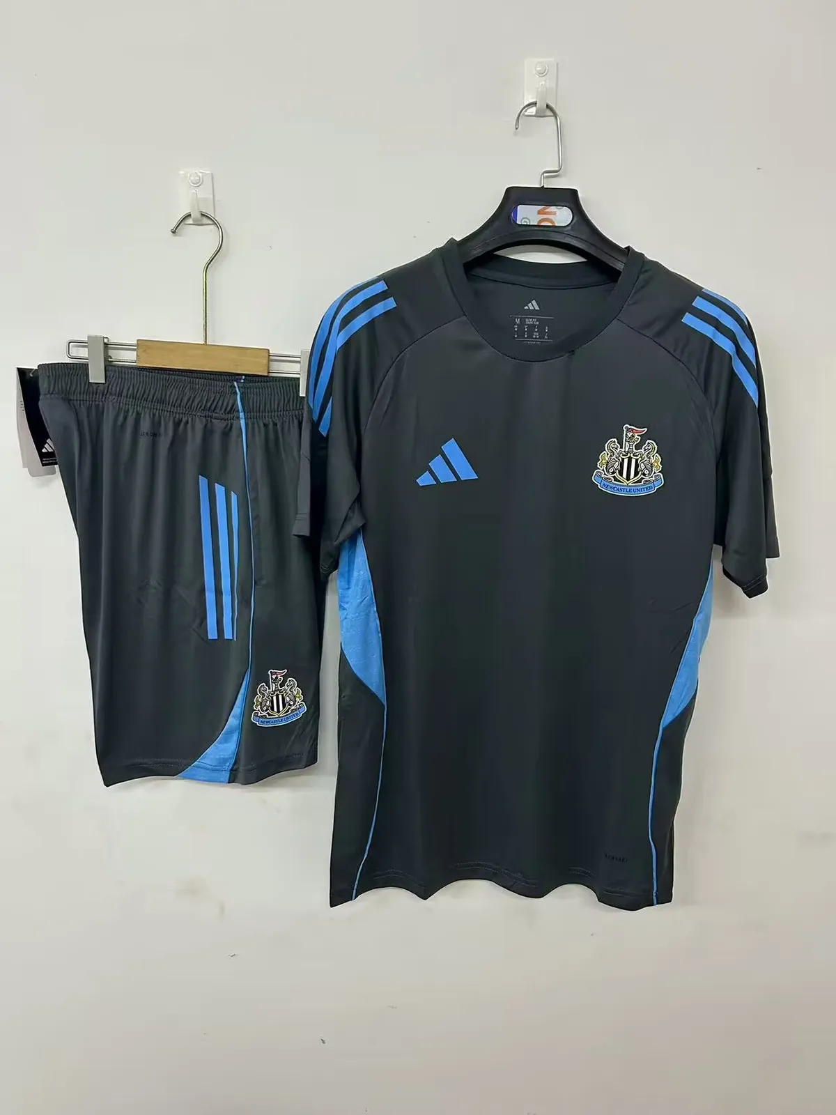 25/26 Newcastle United training jersey grey — 2/2