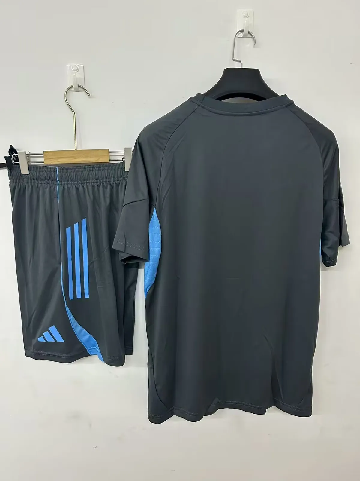 25/26 Newcastle United training jersey grey