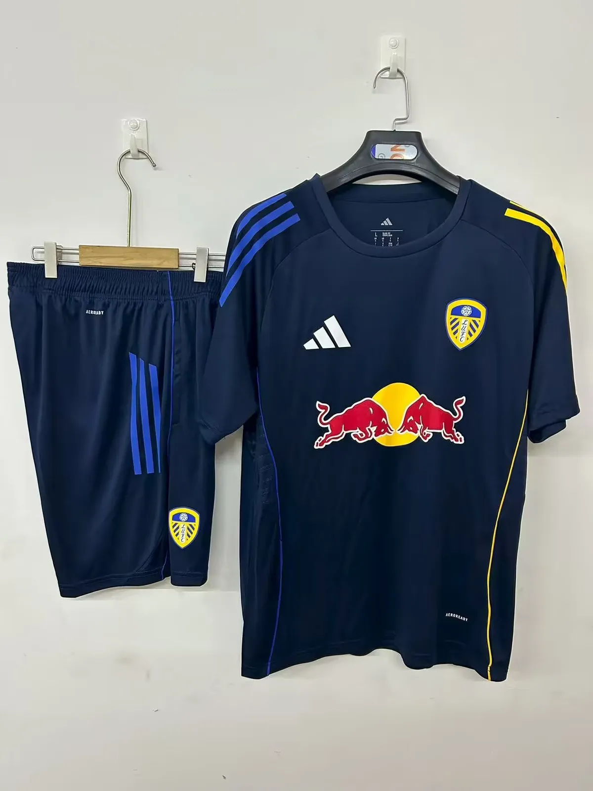 25/26 Leeds United training jersey royal blue — 2/2