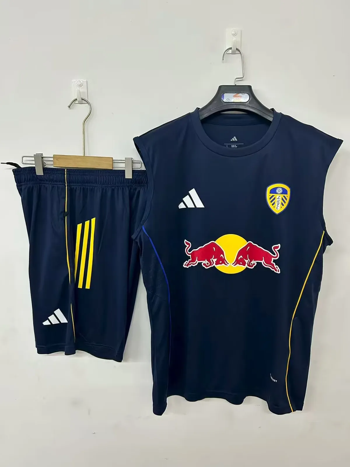 25/26 Leeds United training jersey royal blue — 2/2