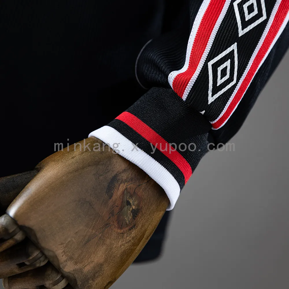 M-U 1998/99 Black Long Sleeve Retro Jersey — 1/2