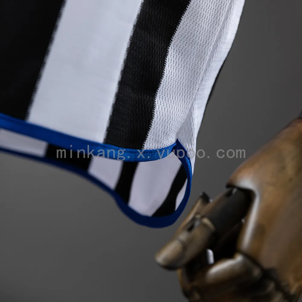 Newcastle United 1999/00 Home Retro Shirt