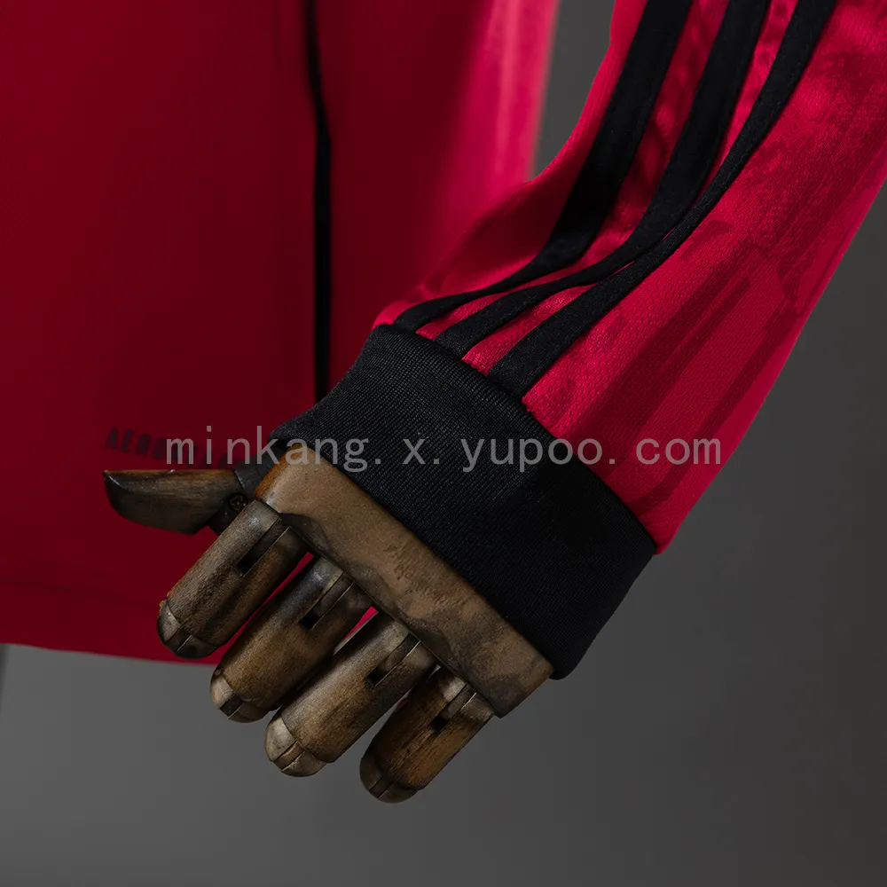 M-U 25/26 Home Long Sleeve Jersey — 2/2