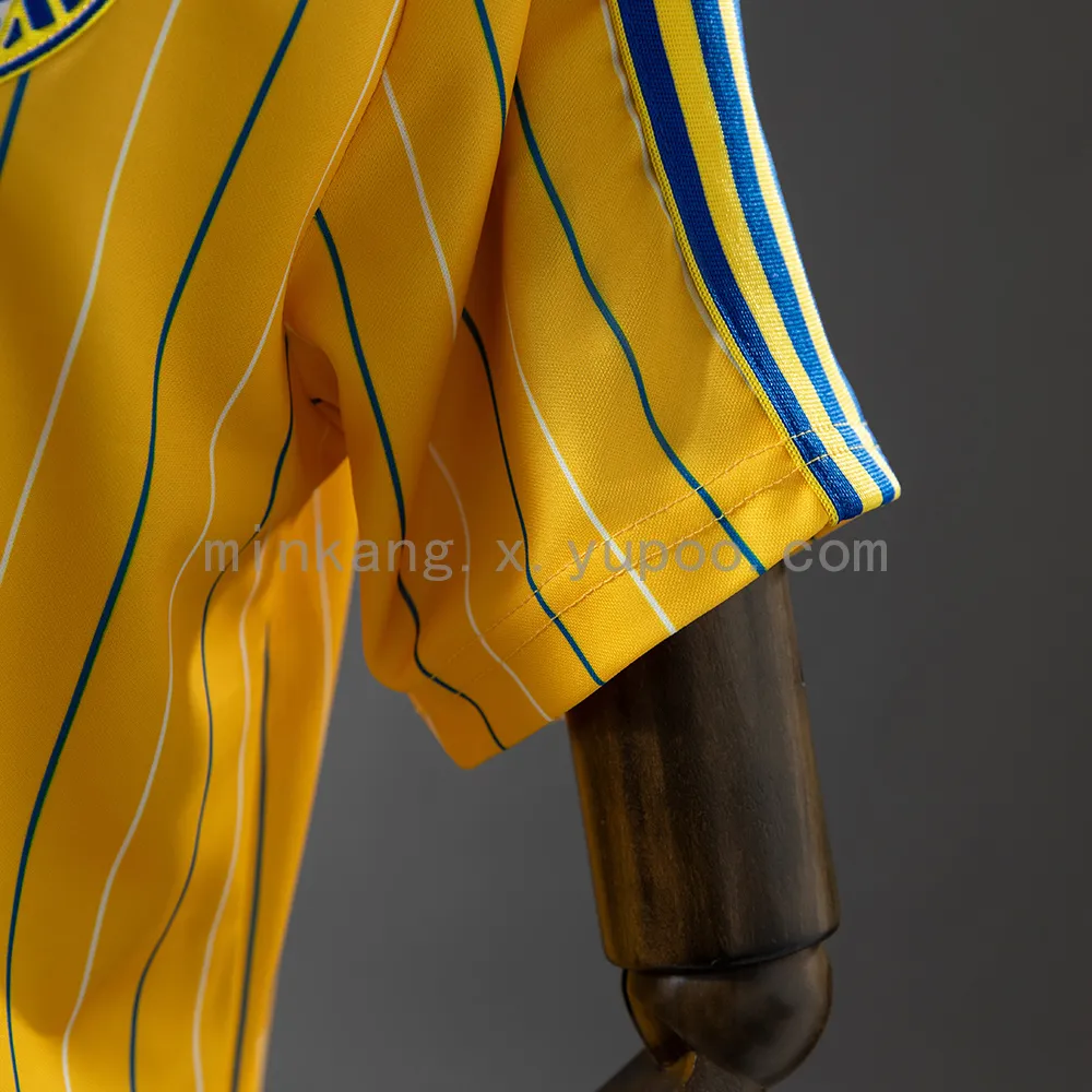 Leeds United 25/26 Retro Special Edition — 2/2