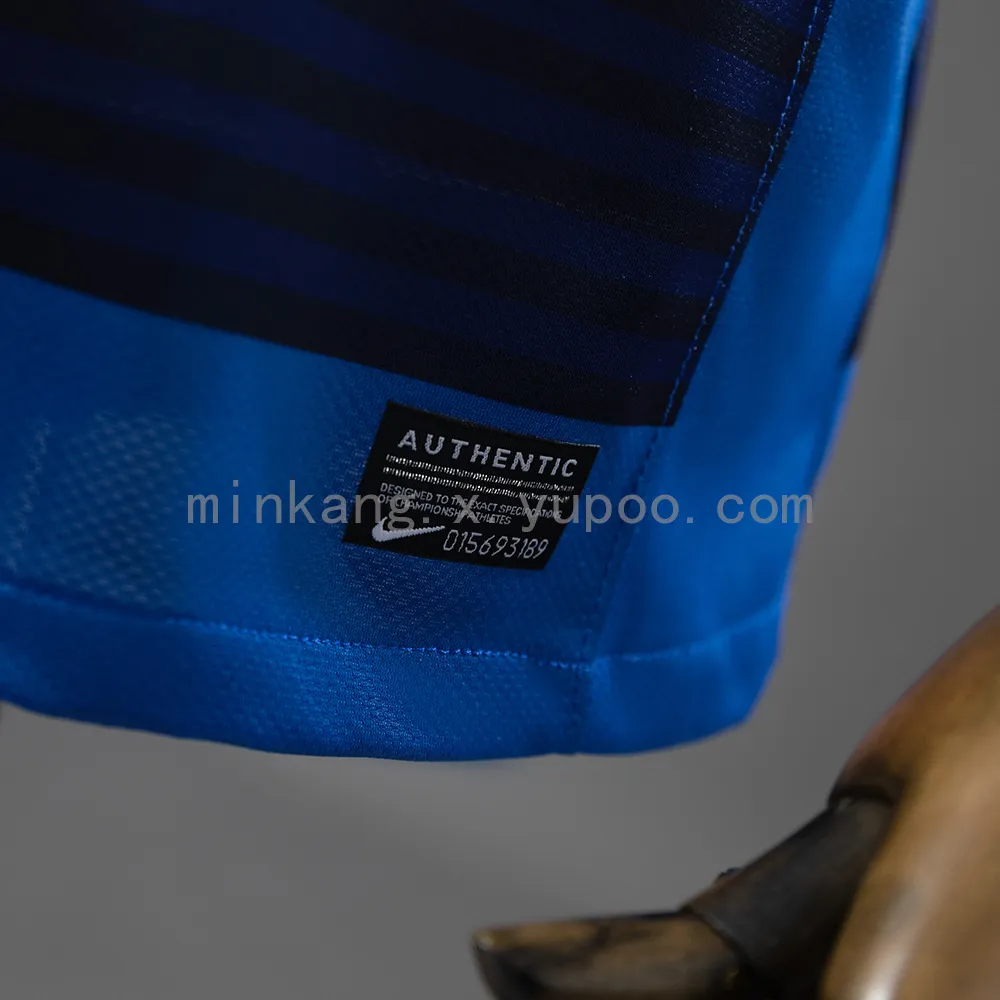 M-U 11/12 Away Retro Jersey — 2/2