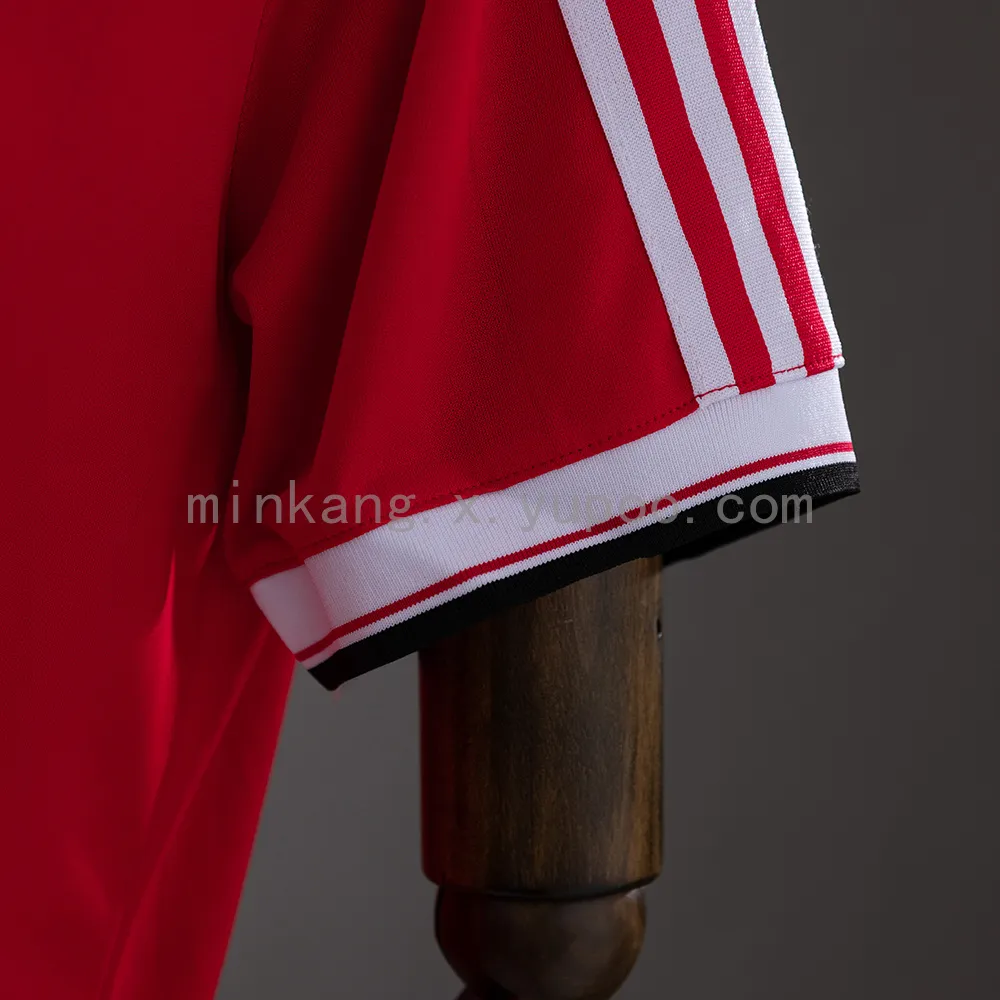Retro 83/84 M-U home — 1/2