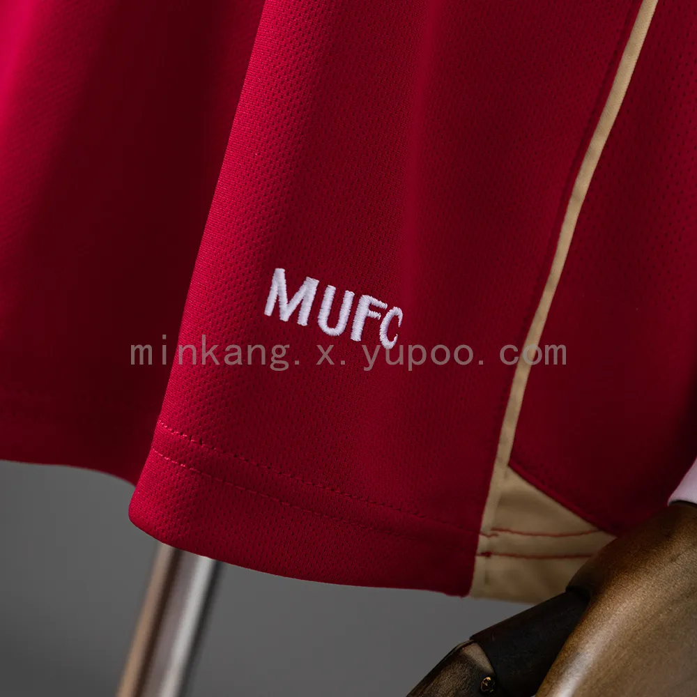 Retro 06/07 M-U Long sleeve home