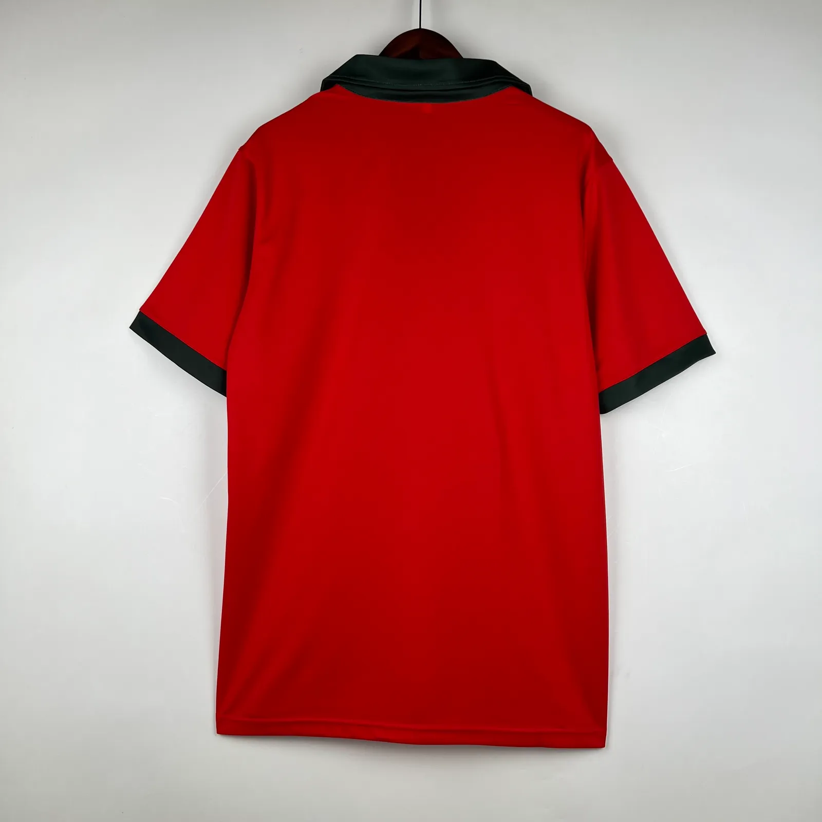 Retro Portugal 1972 Home — 2/2