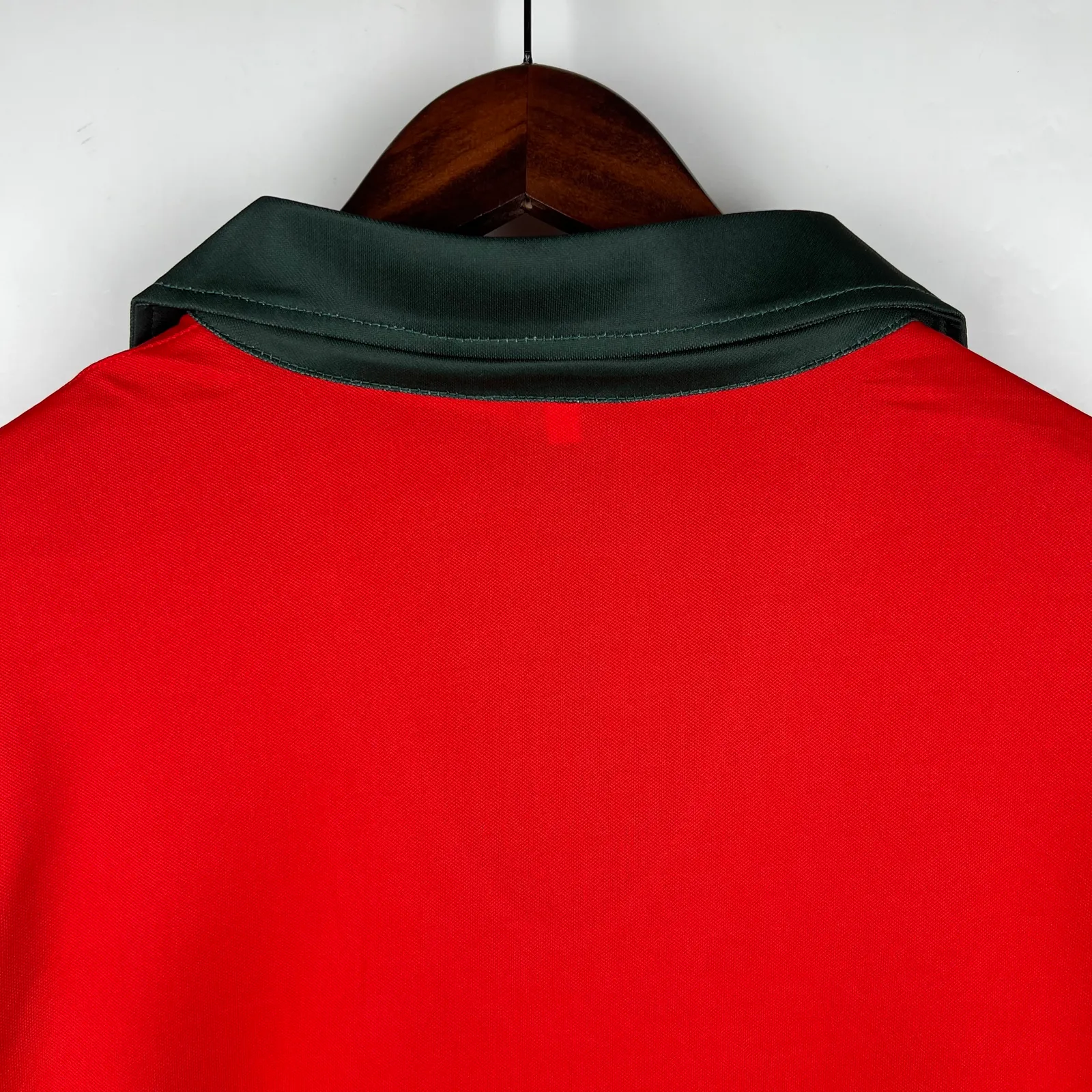 Retro Portugal 1972 Home — 1/2