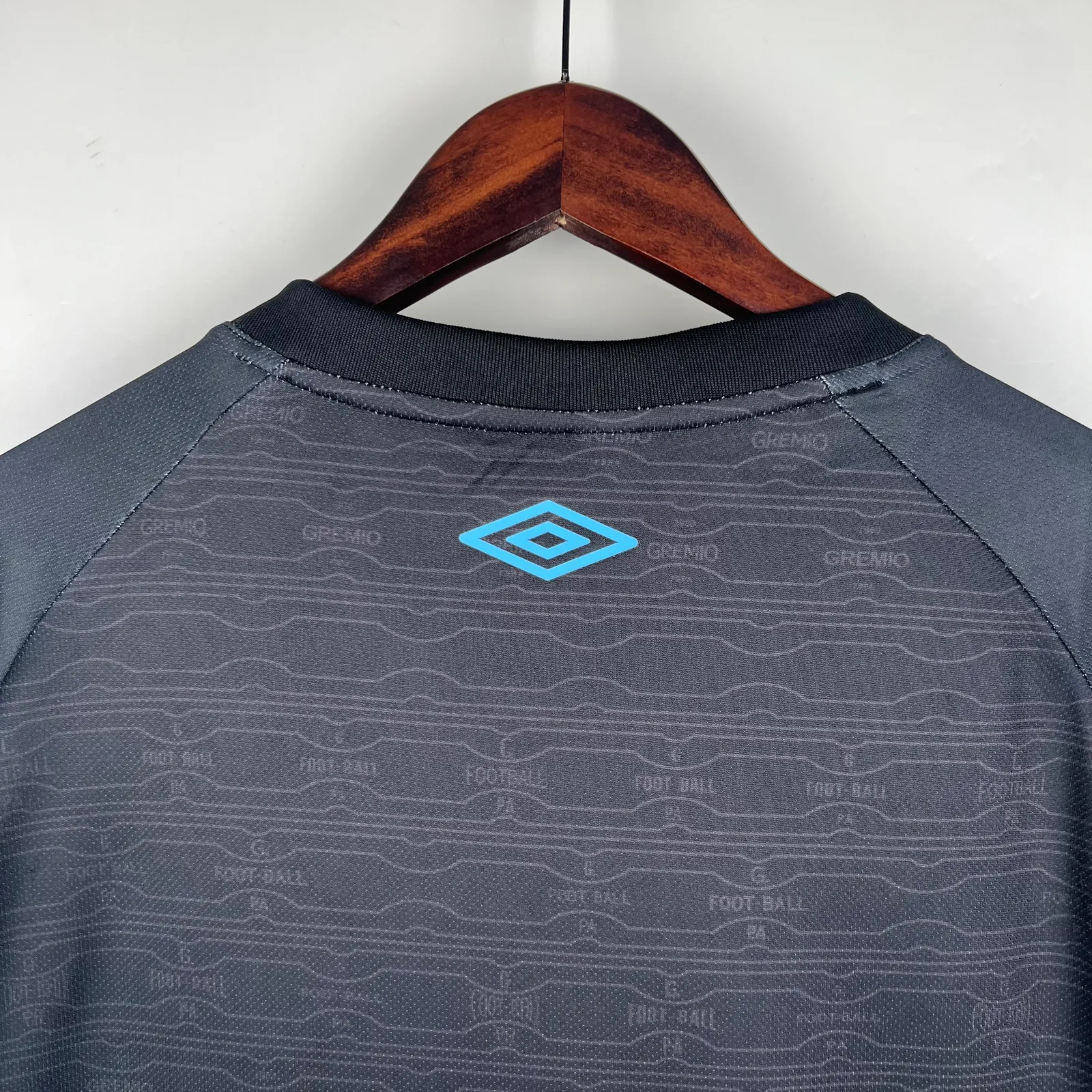 23/24 Gremio third away — 2/2